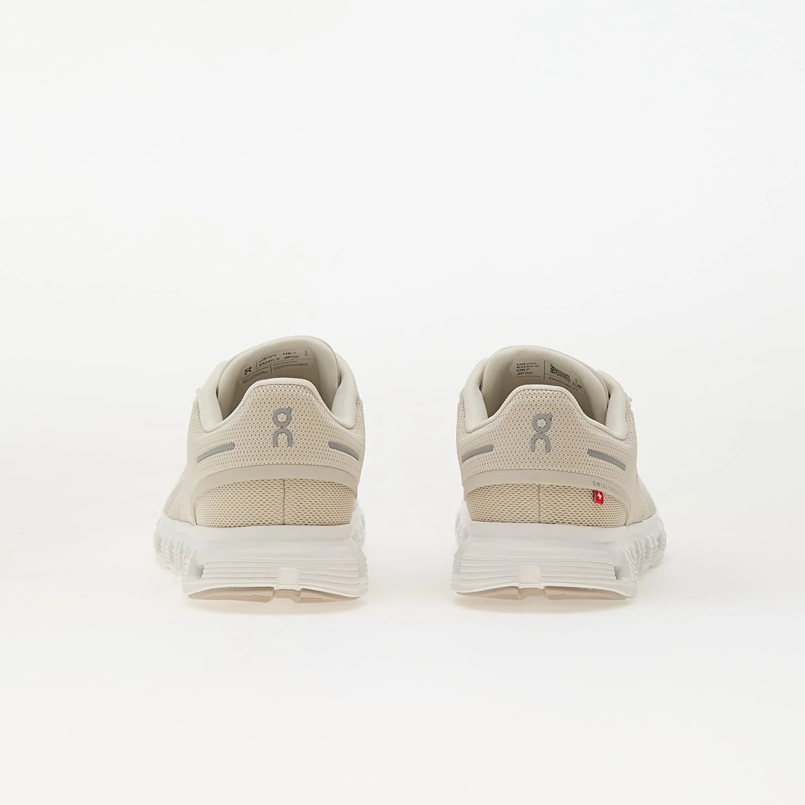 On W Cloud 6 Pearl/ White