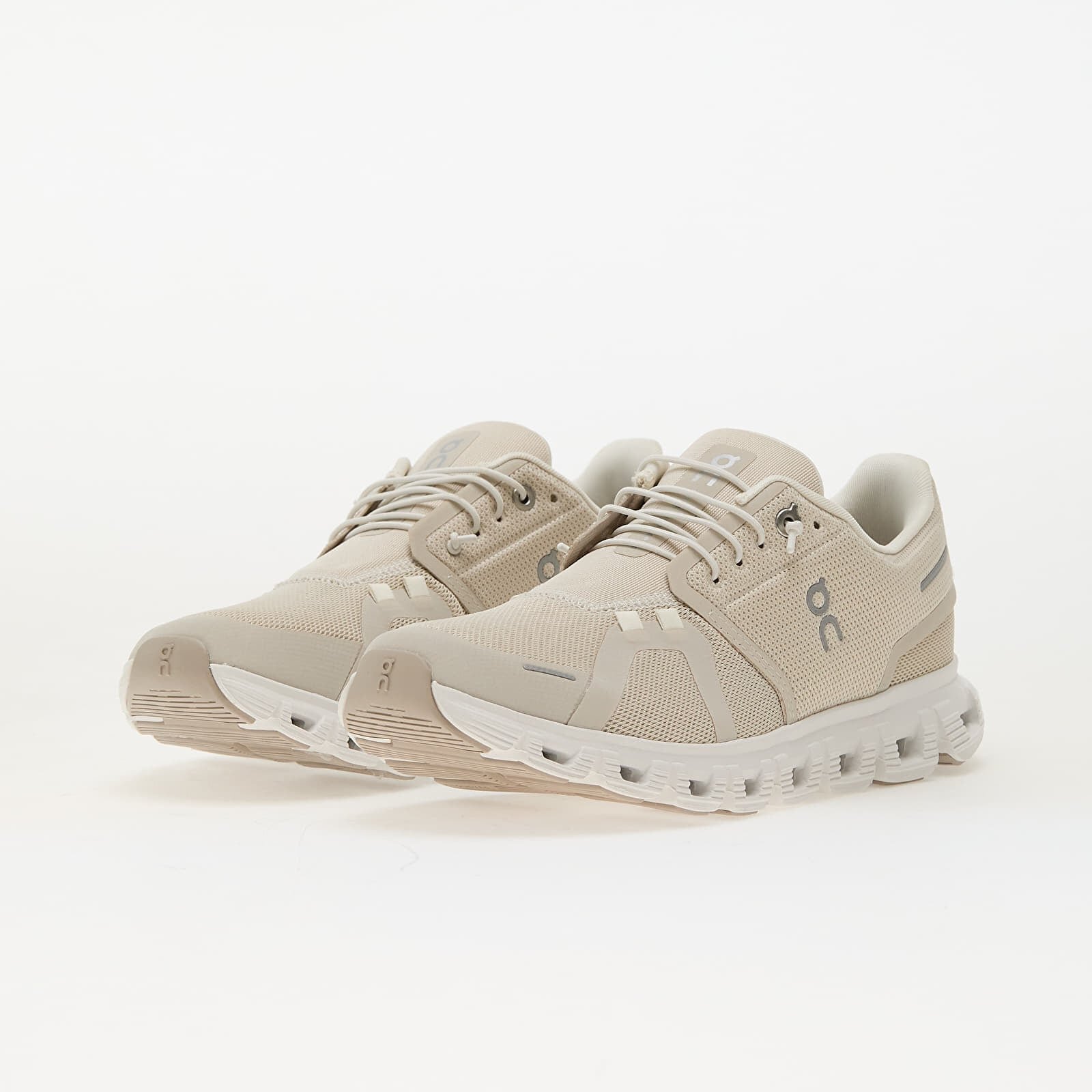 On W Cloud 6 Pearl/ White