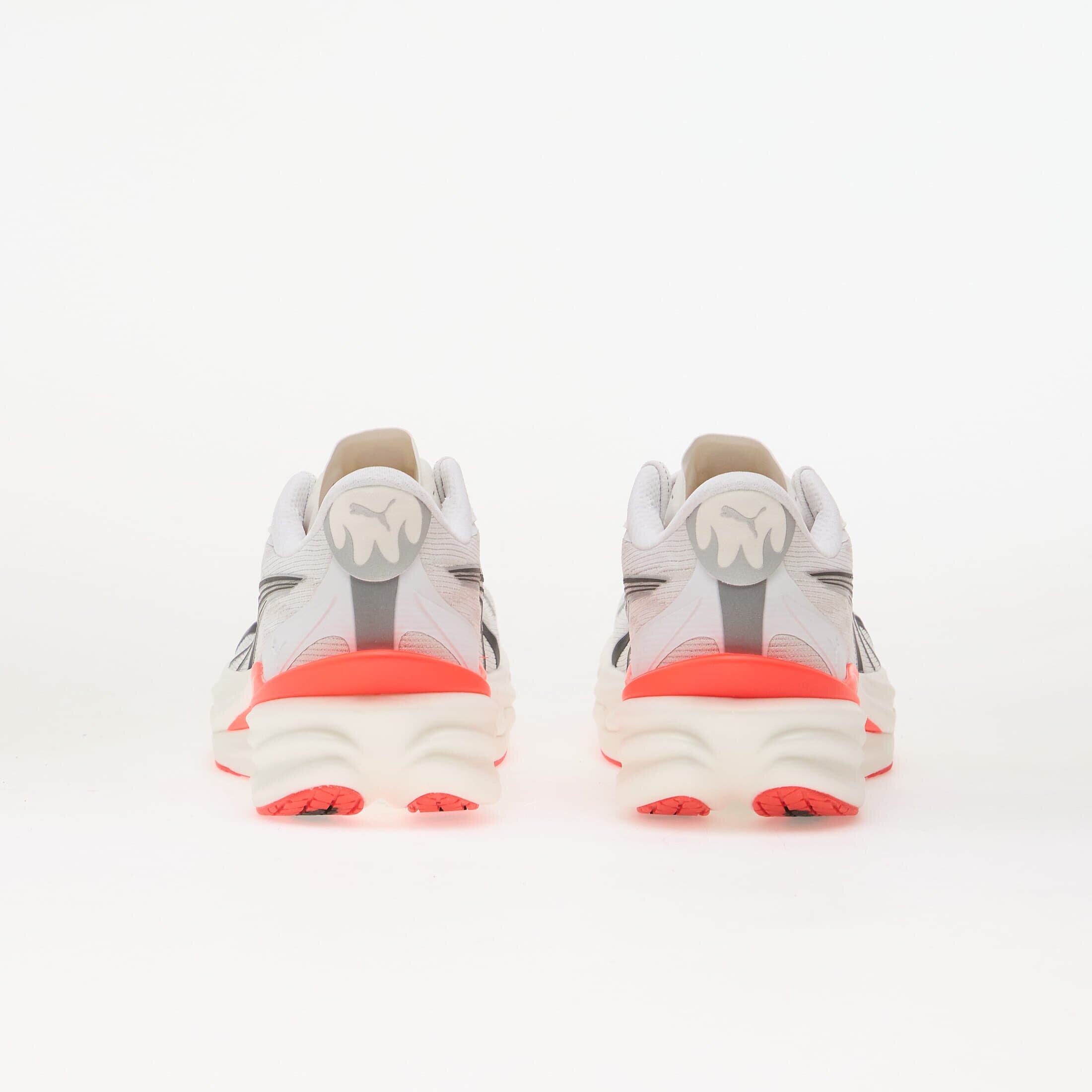 Puma Сникърси Deviate Nitro 4 White/ Ultra Red