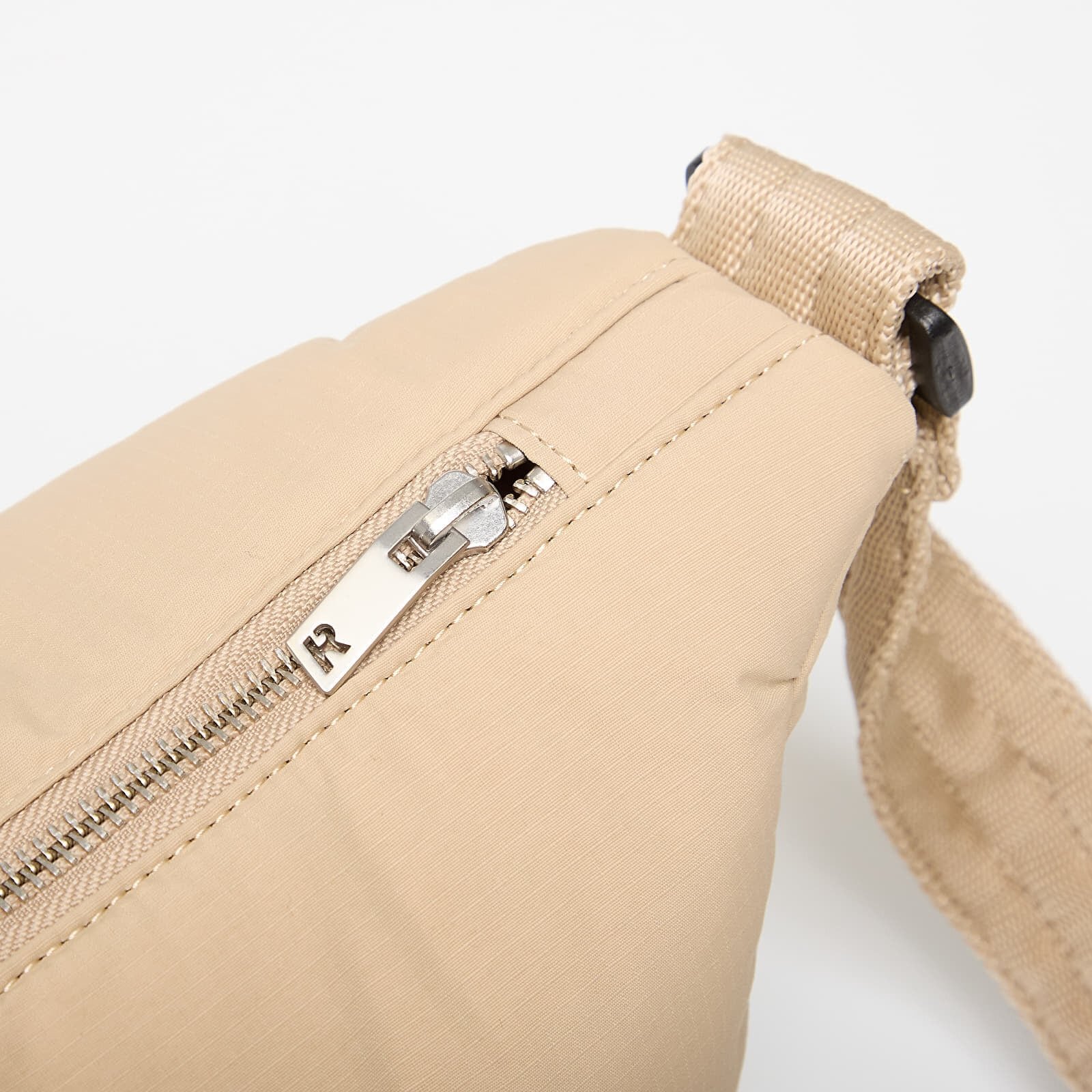 REPRESENT Чантичка за кръста Ripstop Sling Bag Champagne