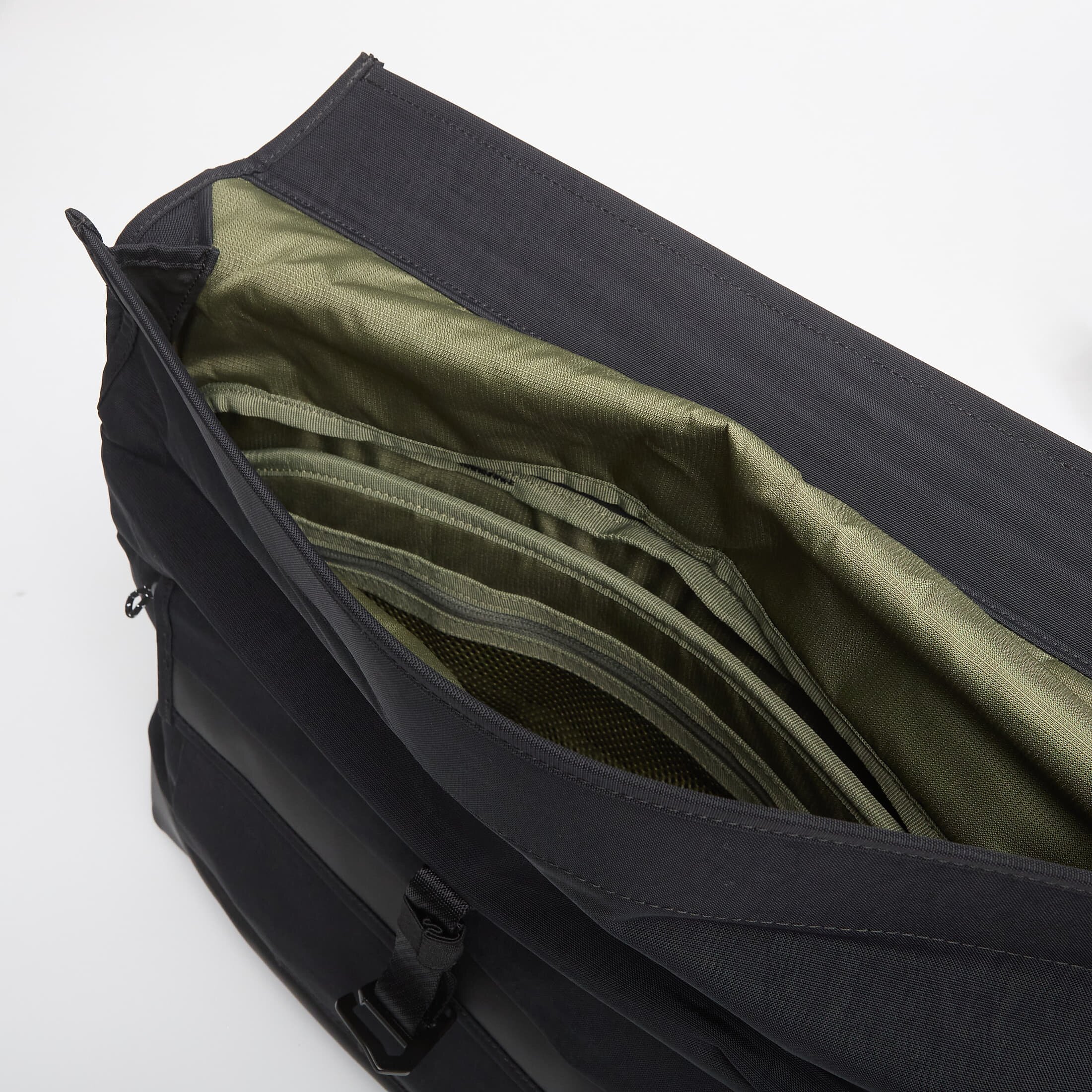 THULE Чанта Paramount Crossbody 14L Black