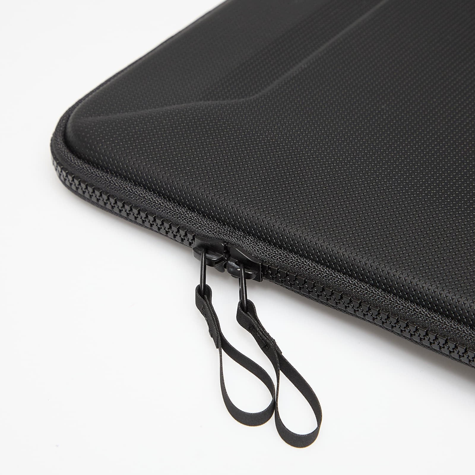 THULE Калъф Gauntlet 5 14" Macbook Case Black