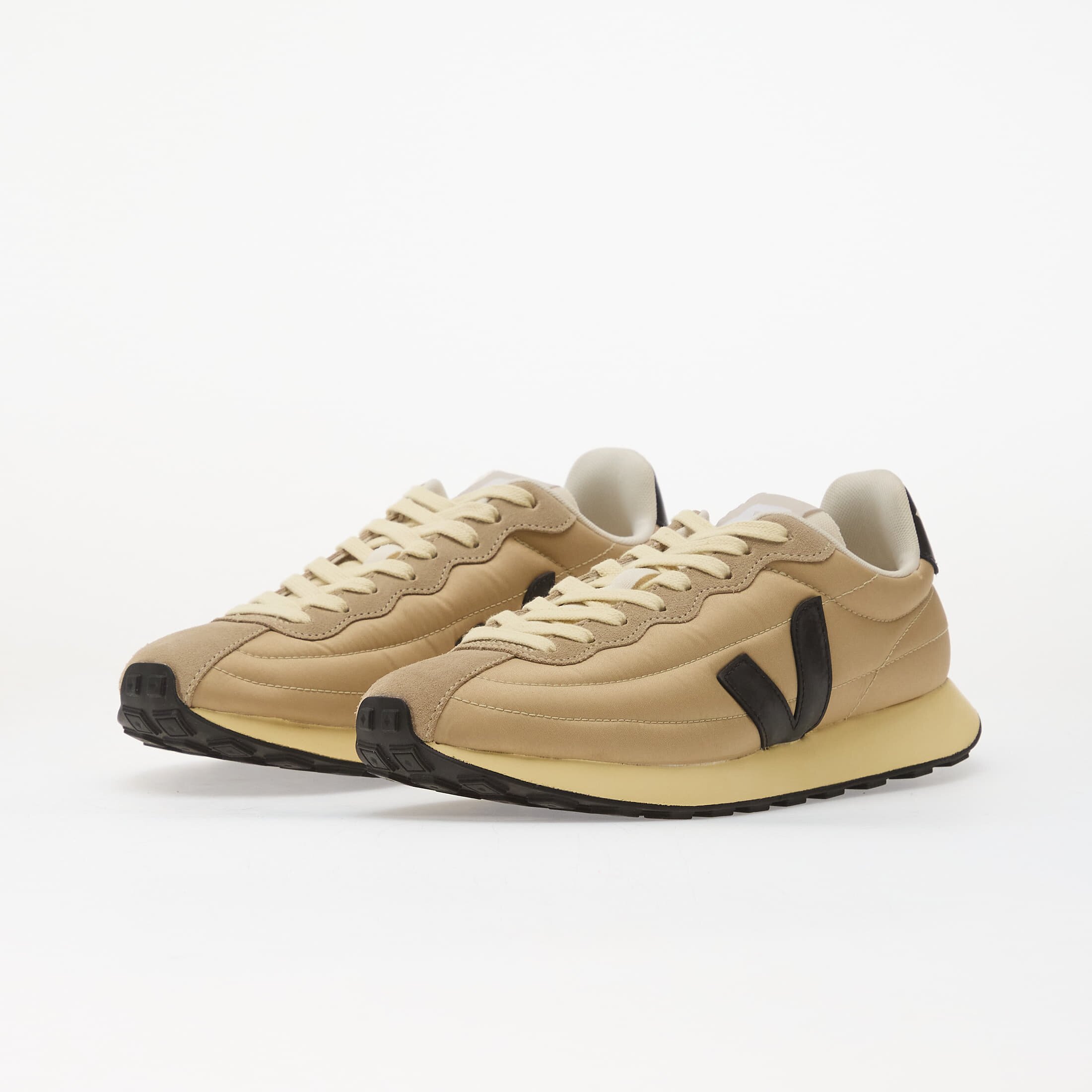 Veja Сникърси Belem Nolyn Almond/ Black
