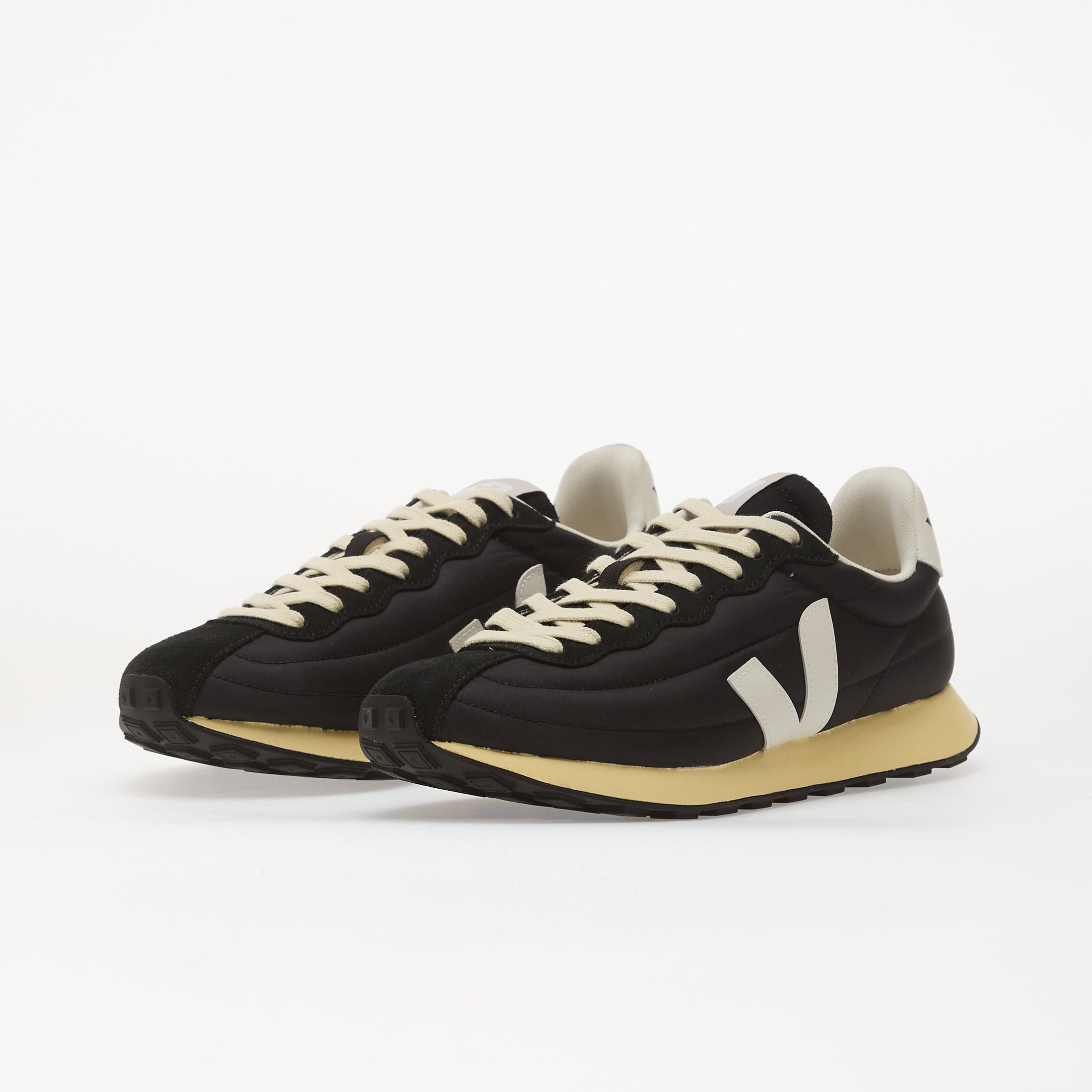 Veja Сникърси Belem Nolyn Black/ White