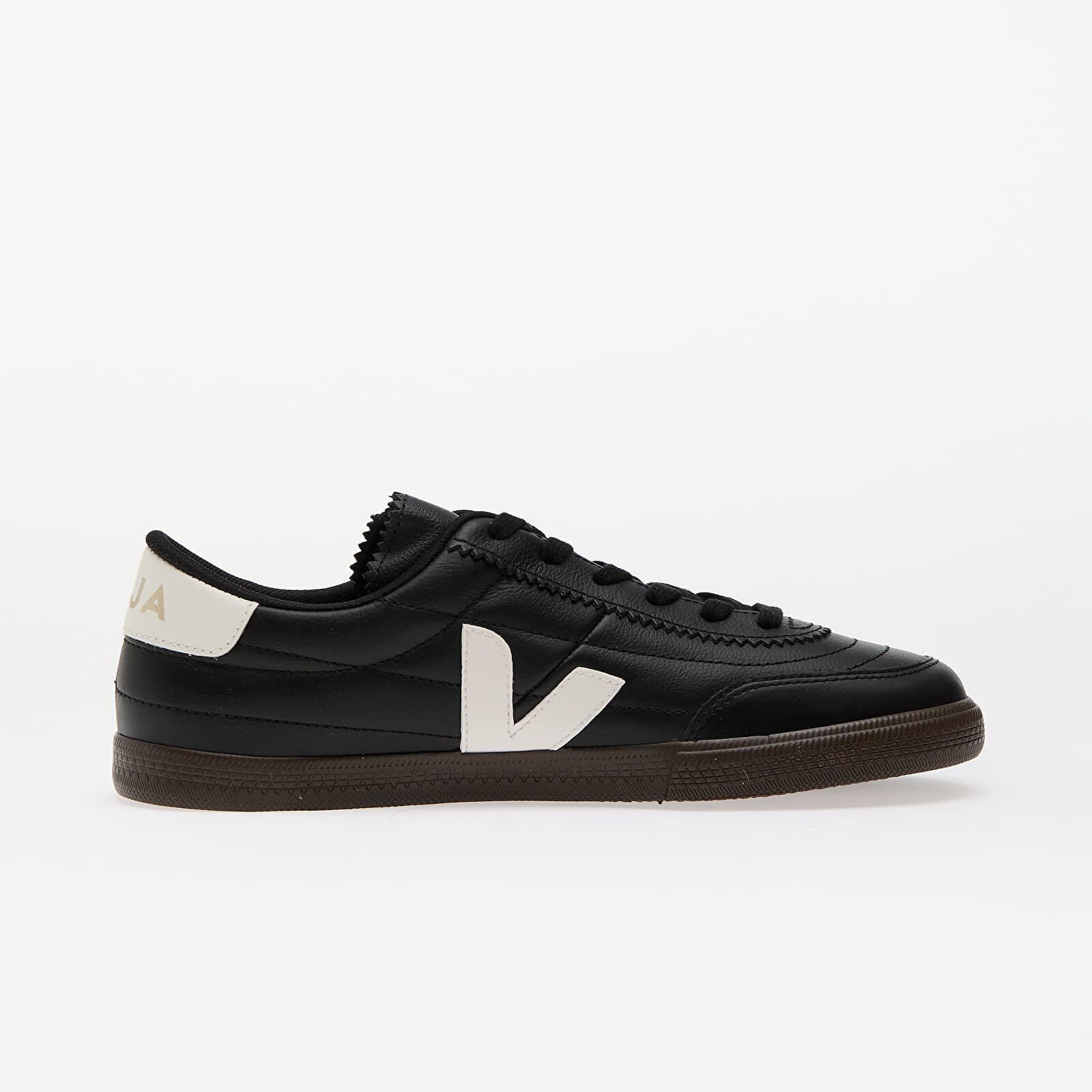 Veja Сникърси Panenka O.T Leather Black White