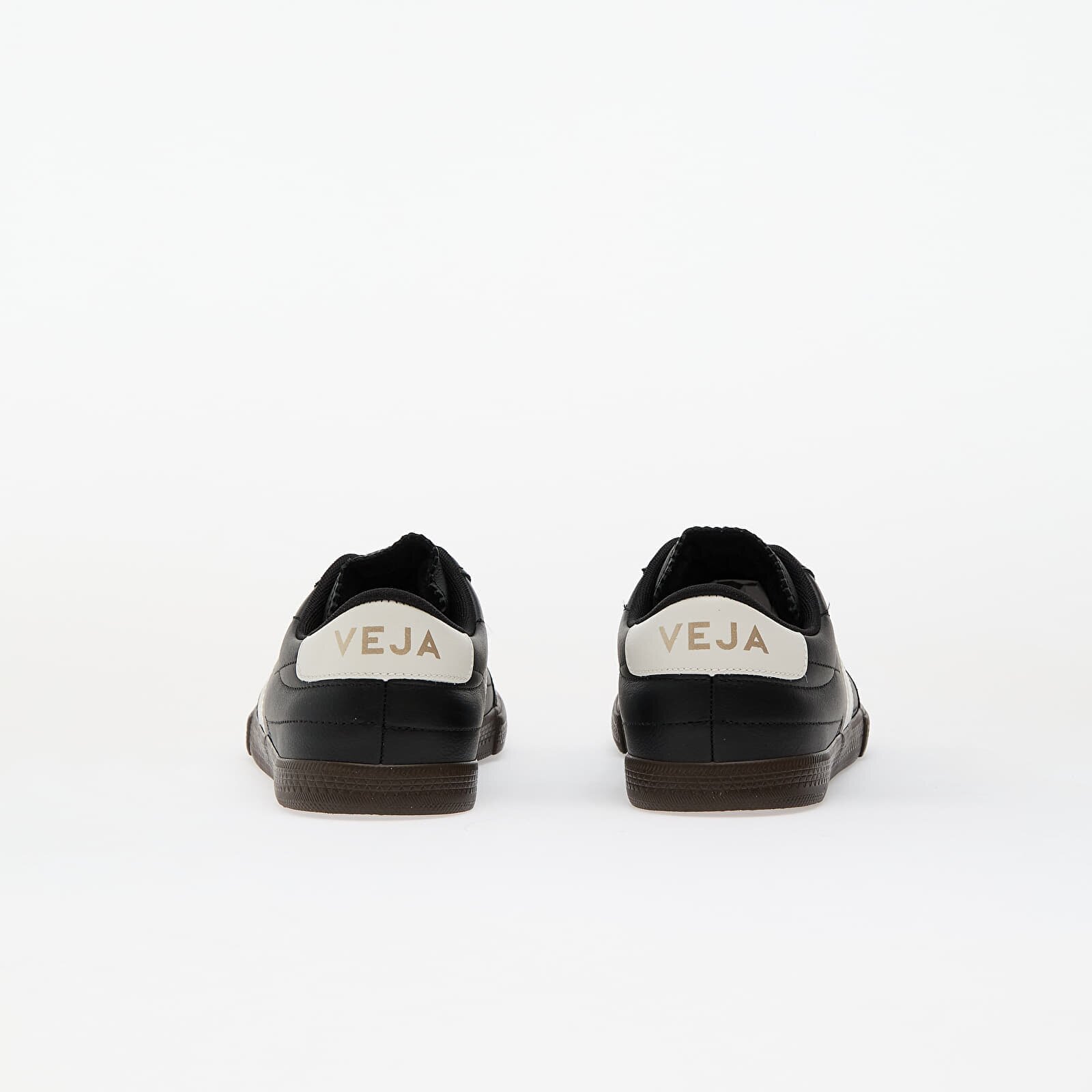 Veja Сникърси Panenka O.T Leather Black White