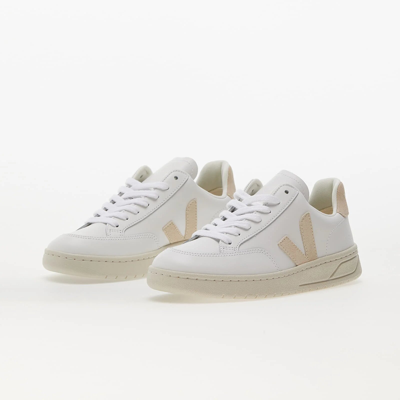 Veja Сникърси V-12 Leather Extra White/ Sable