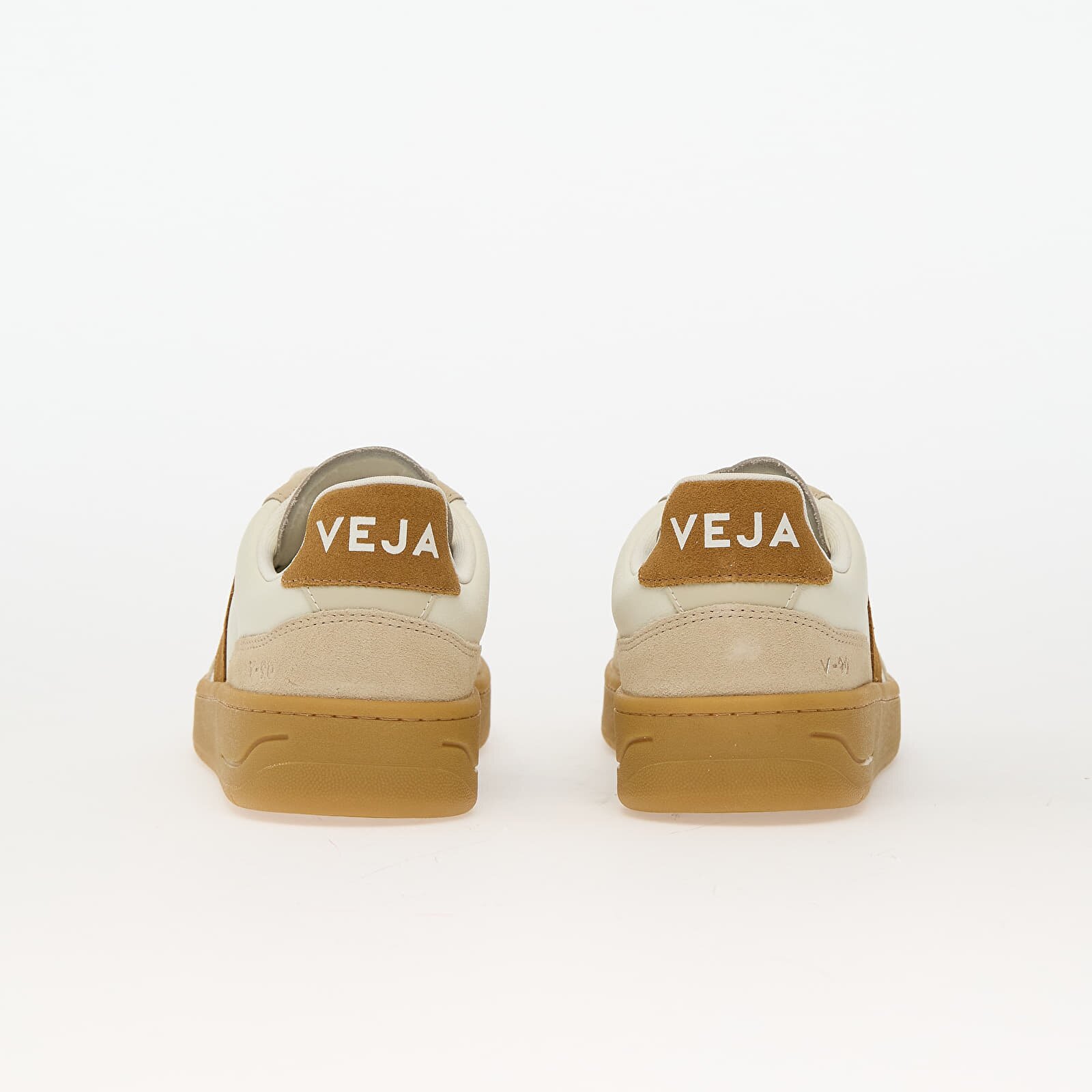 Veja Сникърси V-90 O.T. Pure_Camel_Alm_Natural