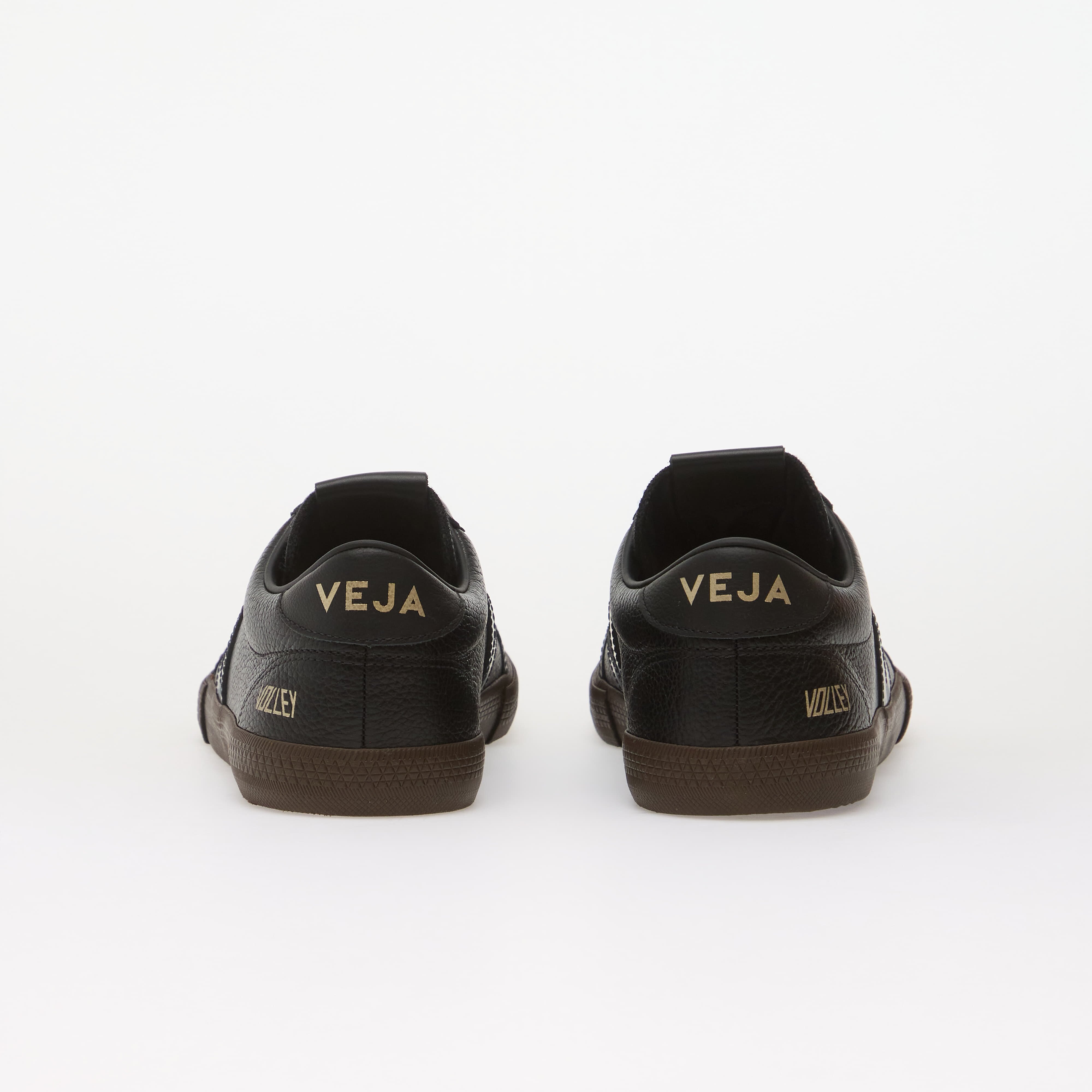 Veja Сникърси Volley Signature Grained Oiled Leath Black/ Eagle