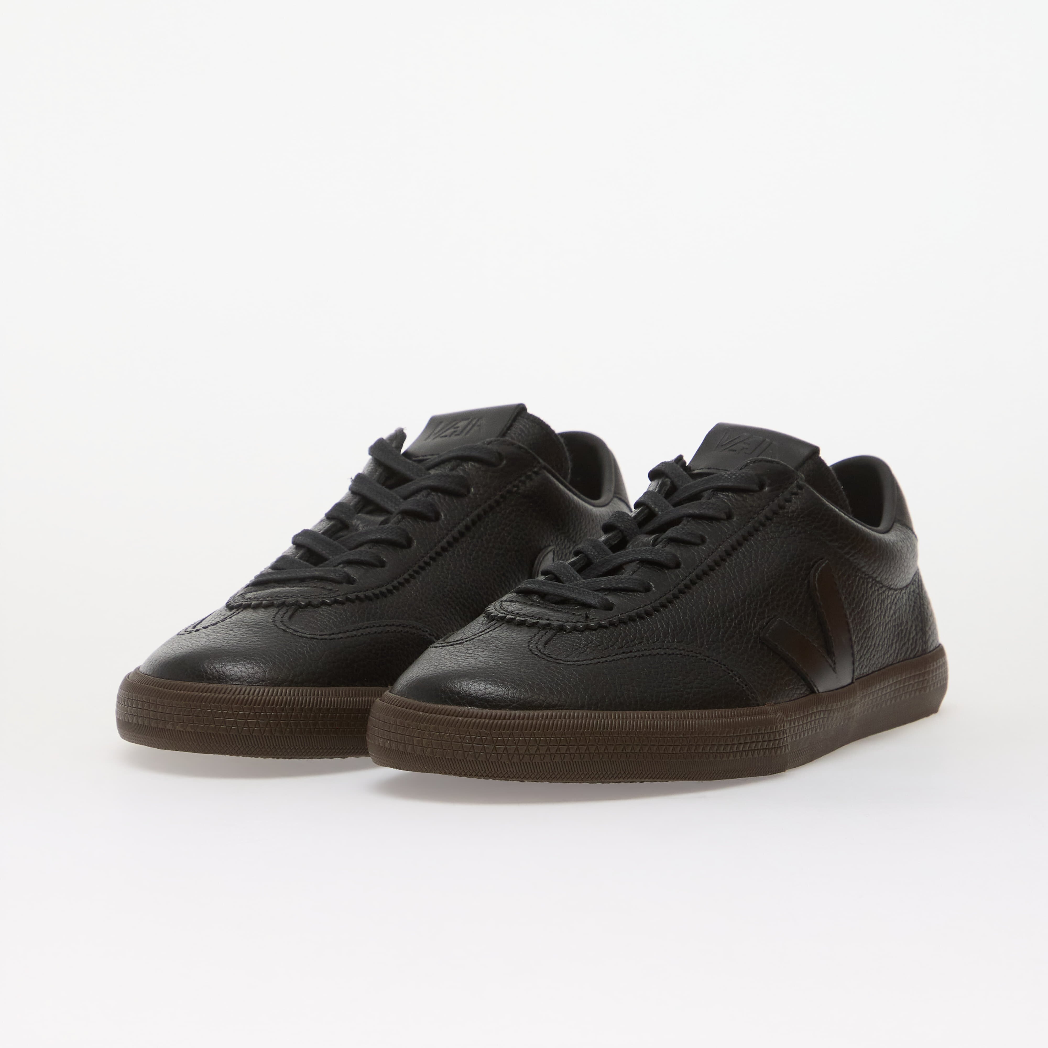 Veja Сникърси Volley Signature Grained Oiled Leath Black/ Eagle