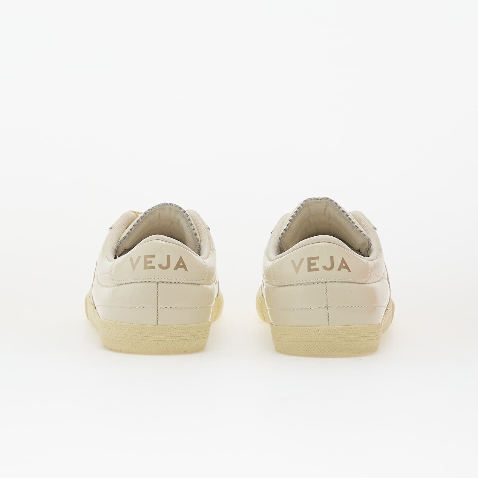 Veja Сникърси W Panenka Off-White