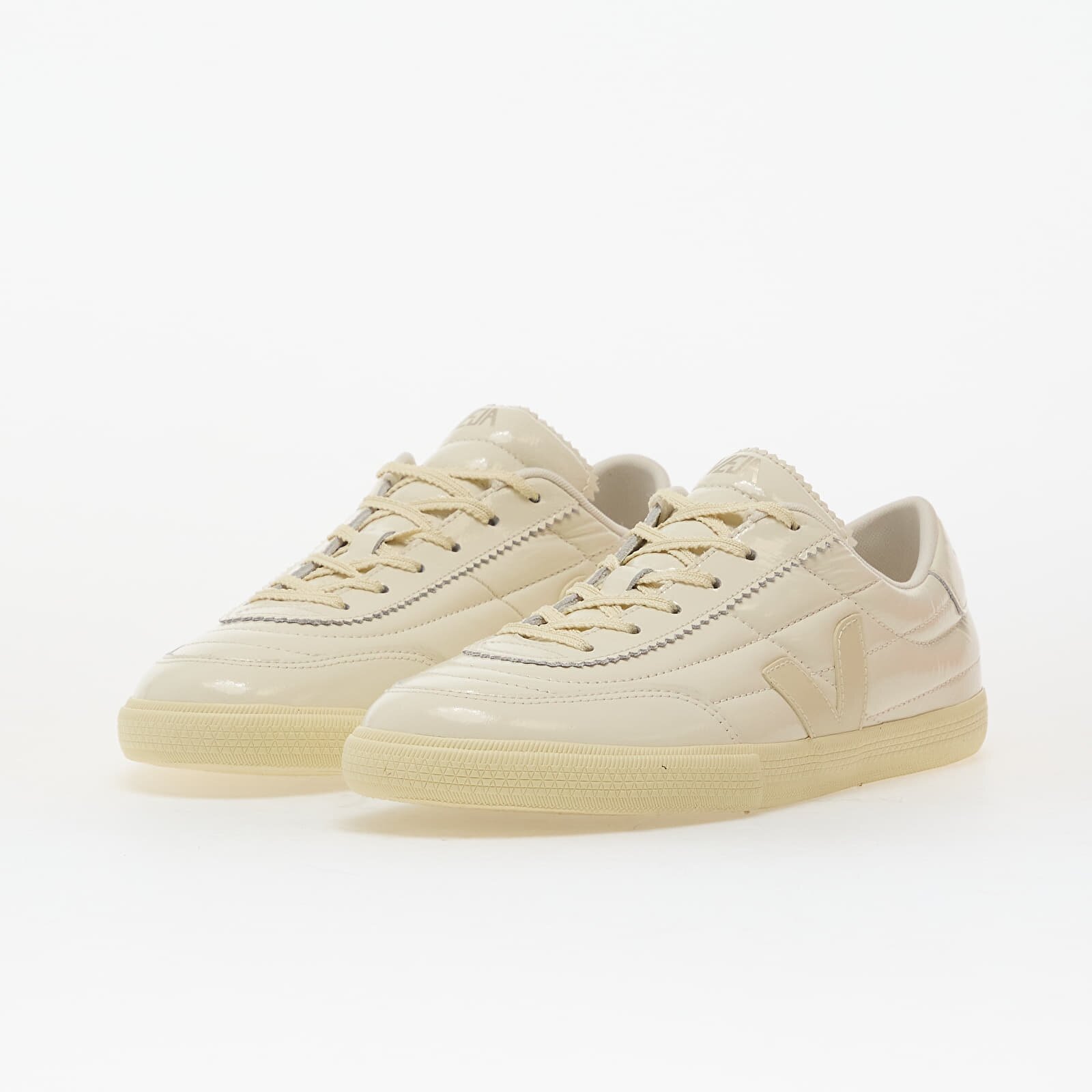 Veja Сникърси W Panenka Off-White