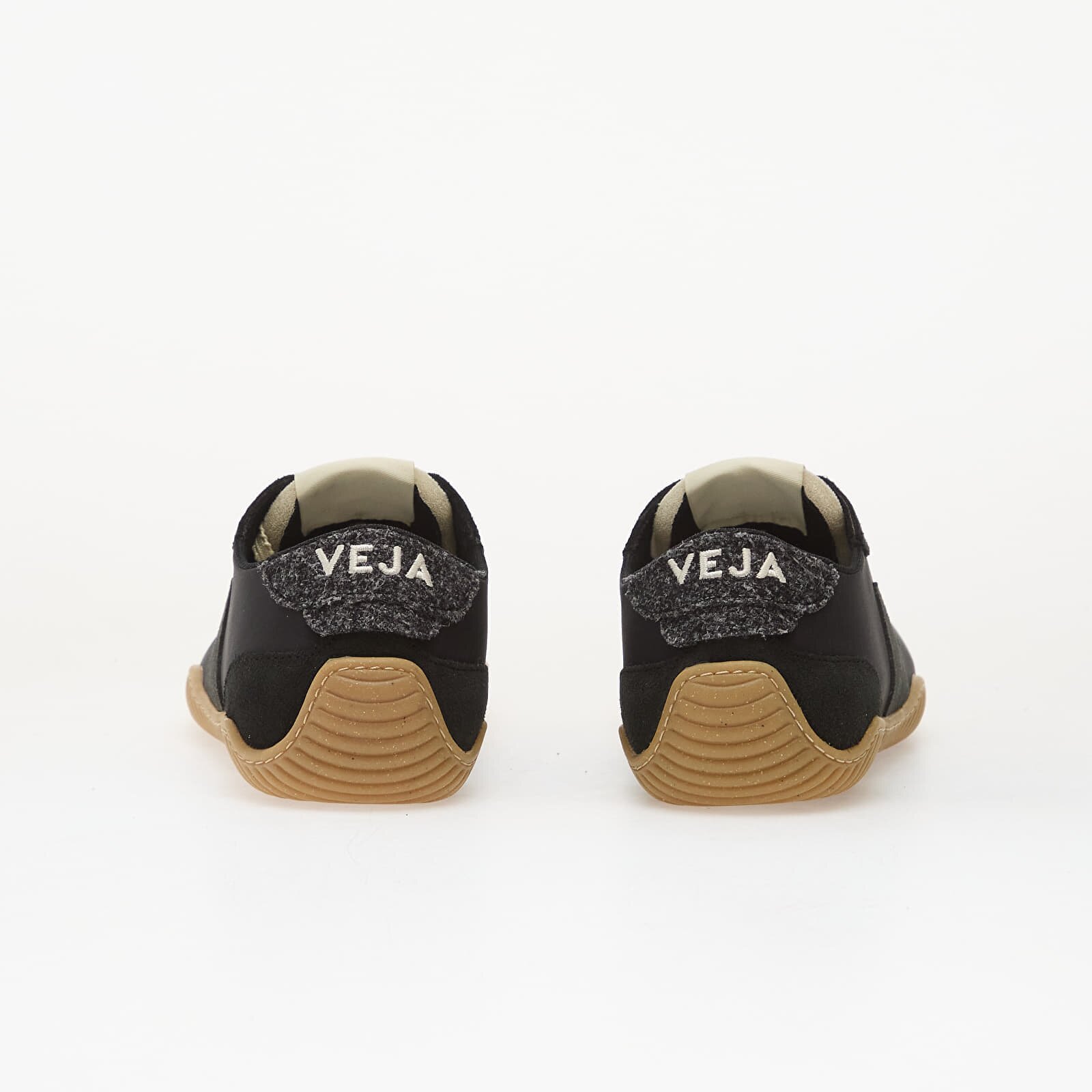 Veja Сникърси W x Baserange Jitsu Black