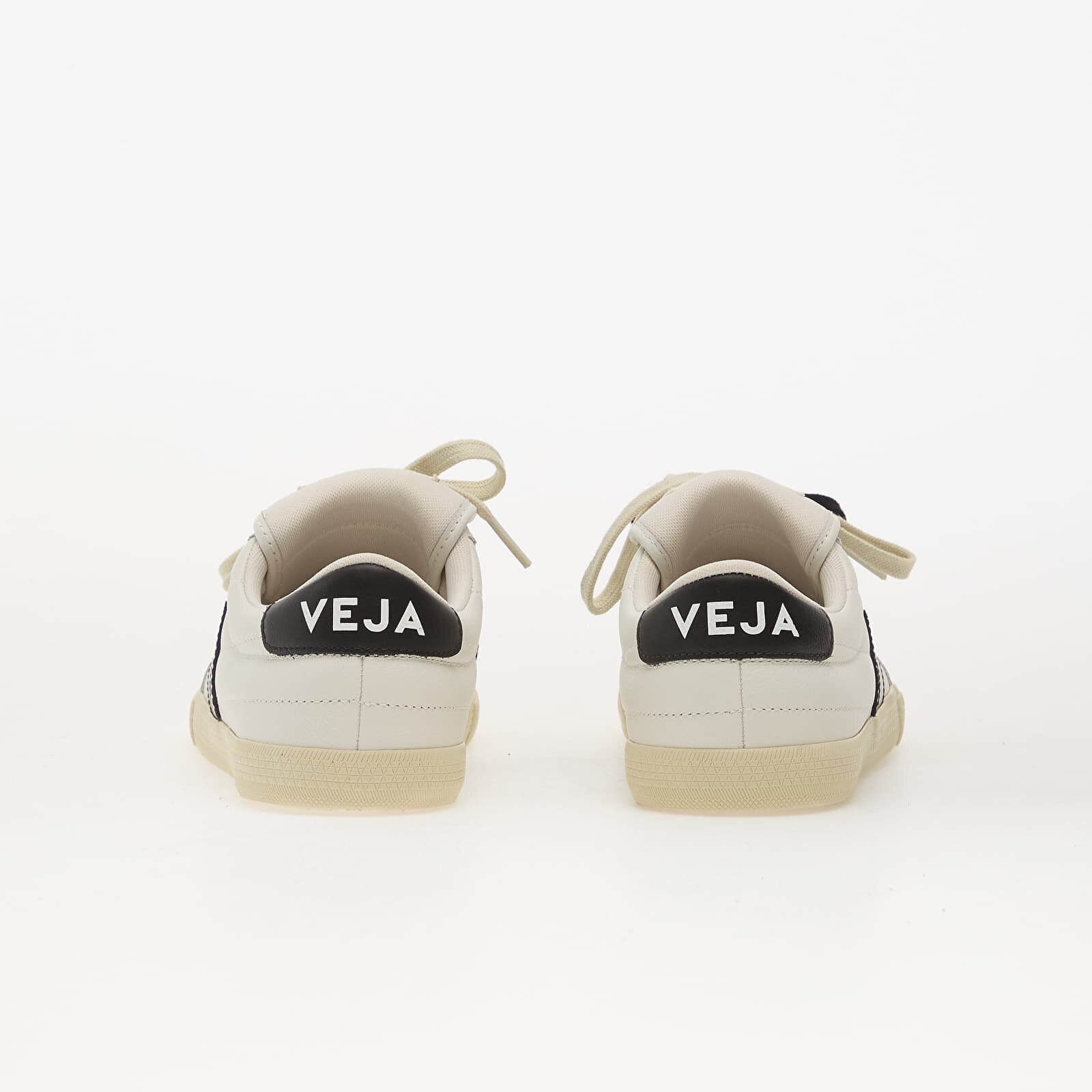 Veja Сникърси W x Magliano Panenka White