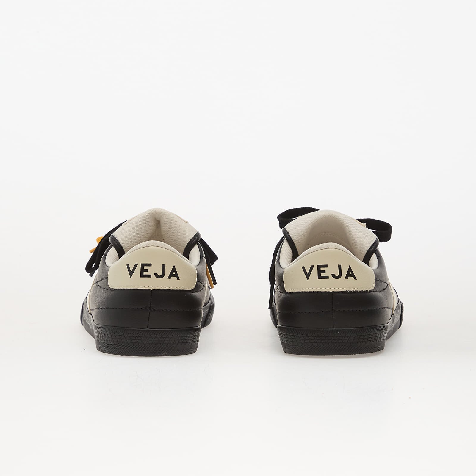 Veja Сникърси x Magliano Panenka Black