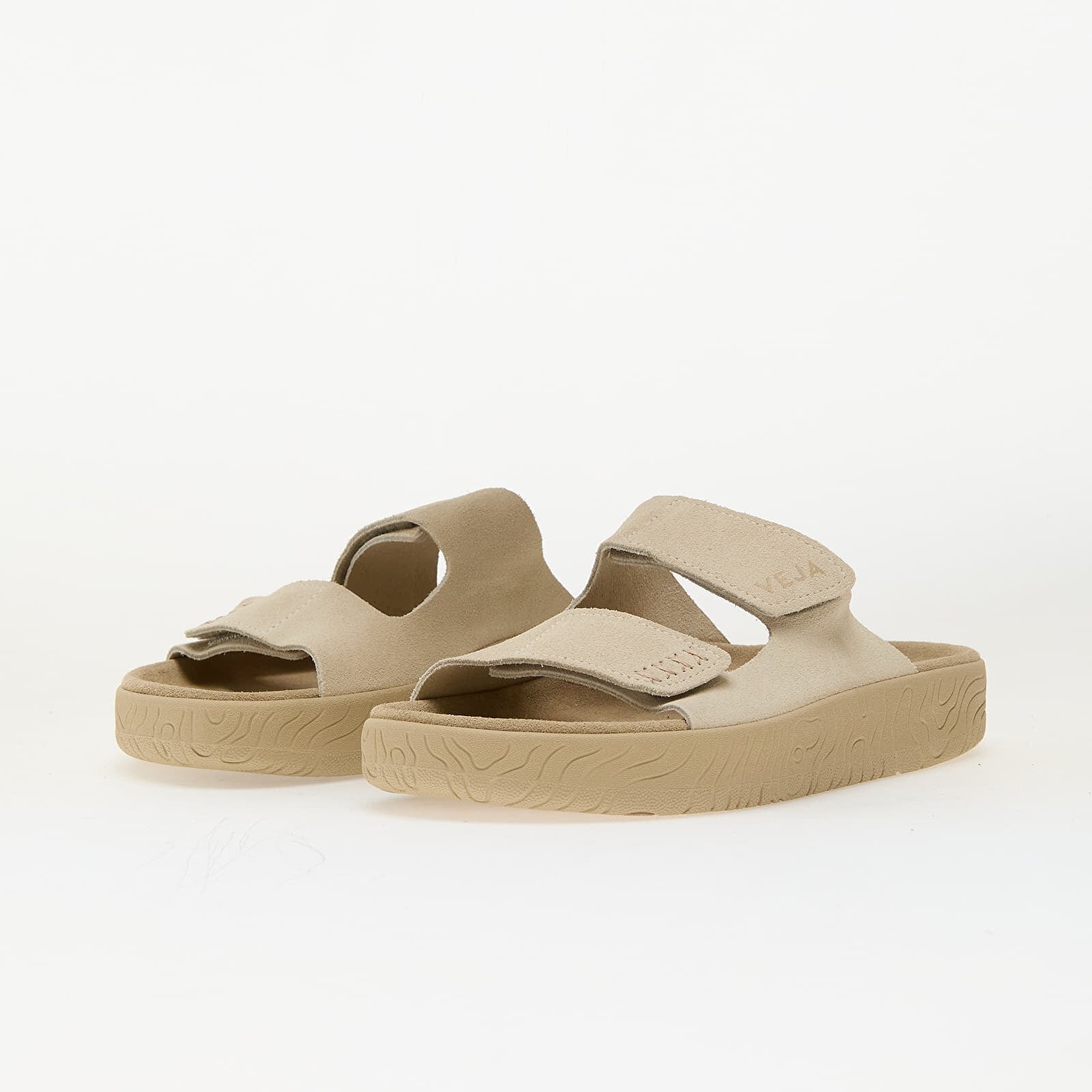 Veja W Etna Suede Soft Pierre Alm Almond