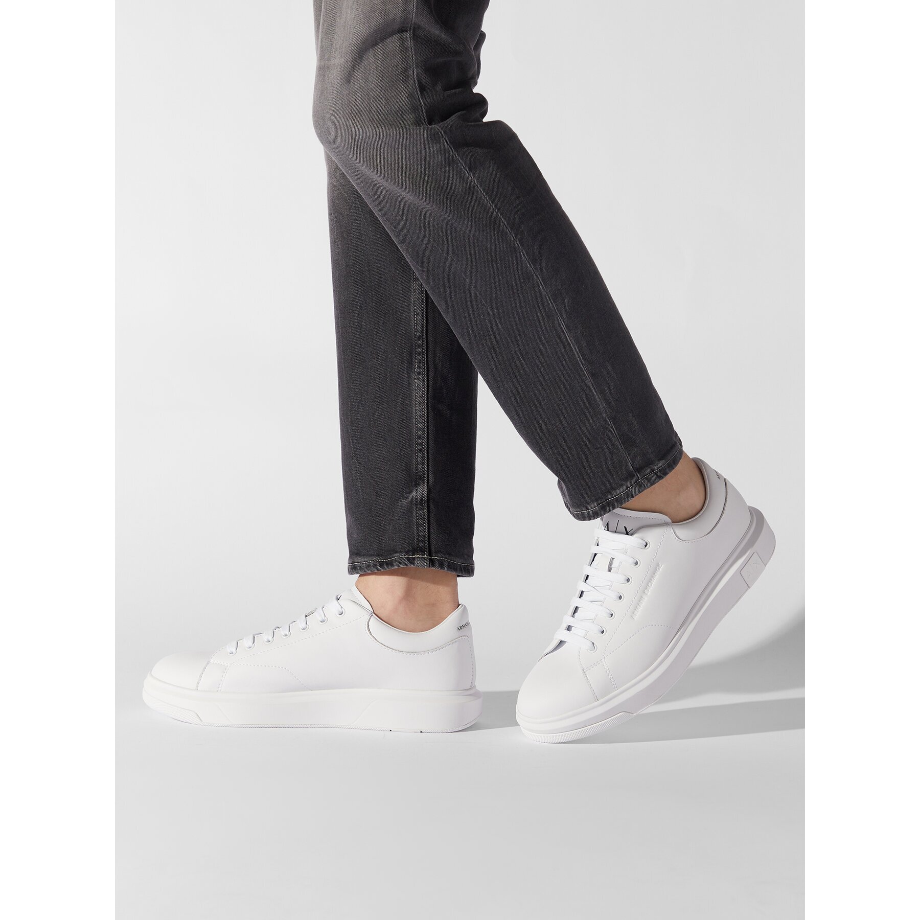 Armani Exchange Сникърси XUX123 XV534 00152