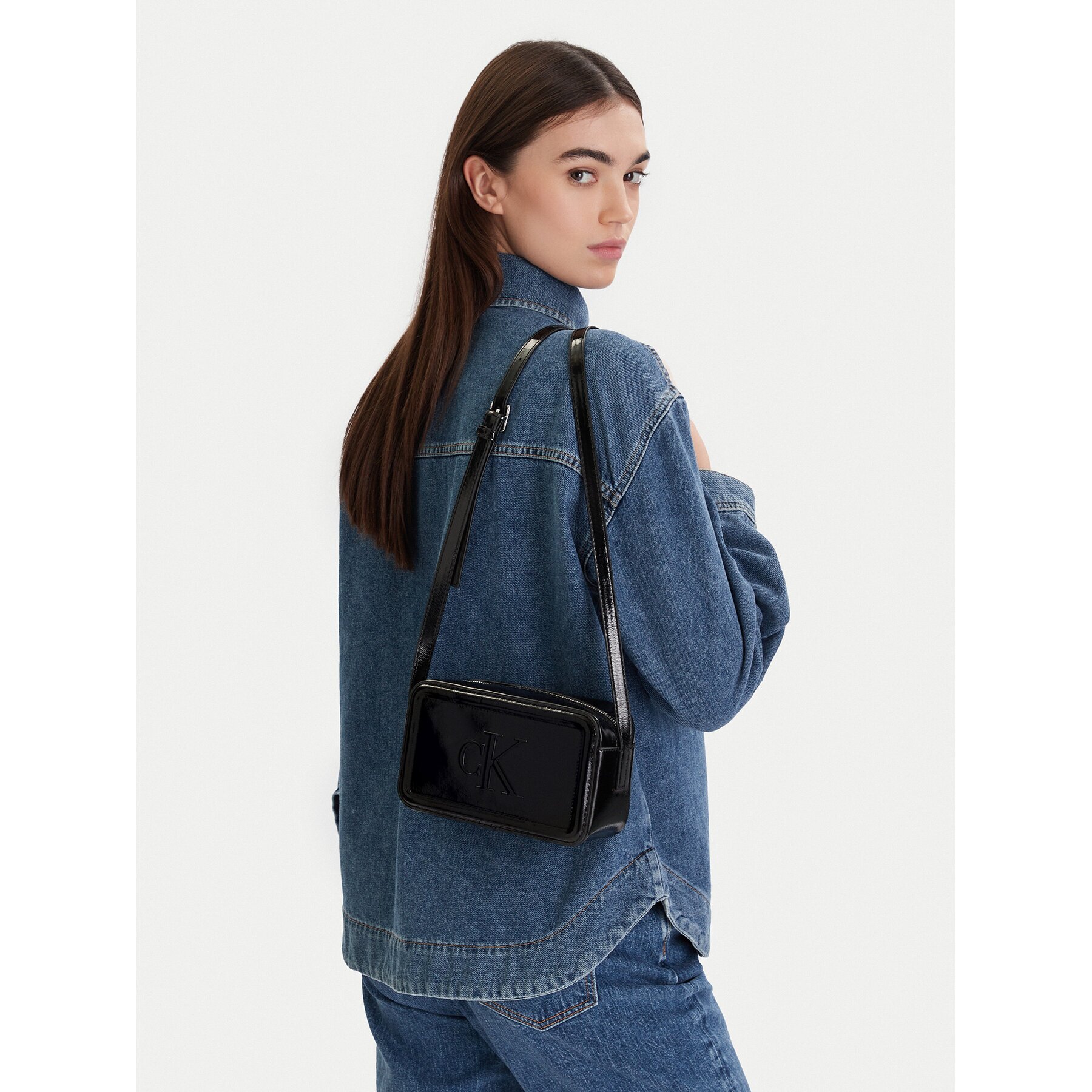 Calvin Klein Дамска чанта Bold Ck Metallic Camera Bag LV04F3331G