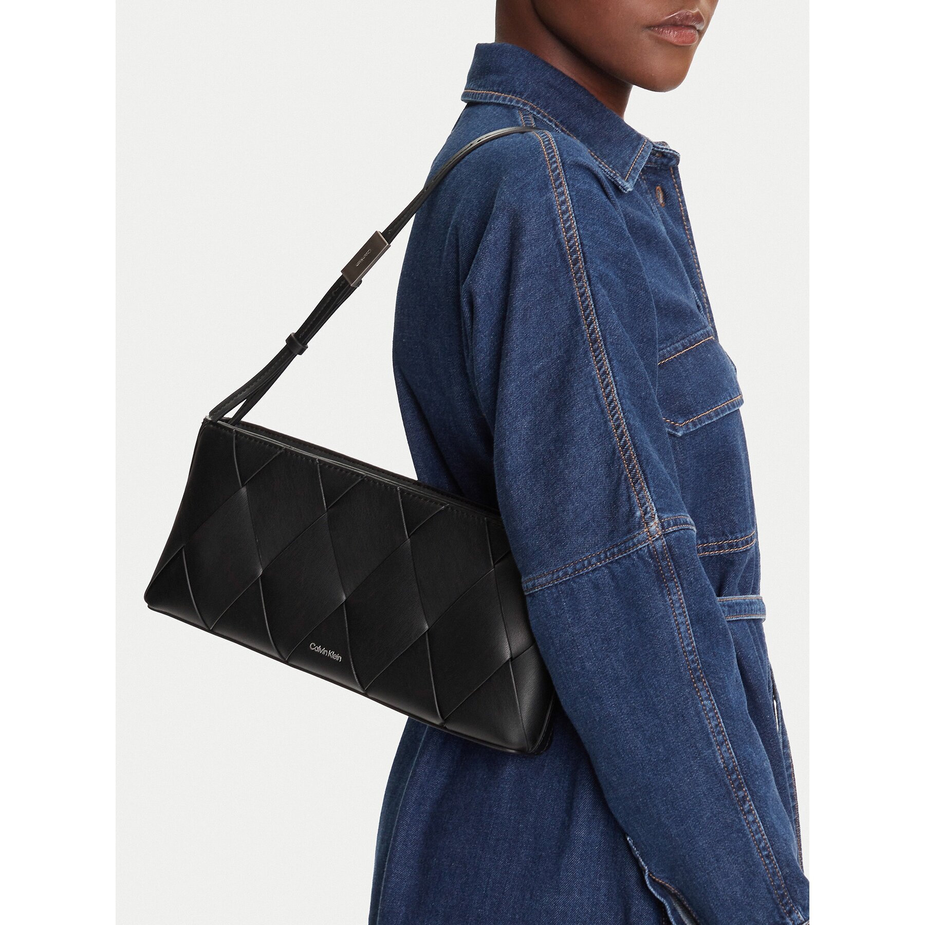 Calvin Klein Дамска чанта Ck Woven Elongated Shoulder Bag K60K612992