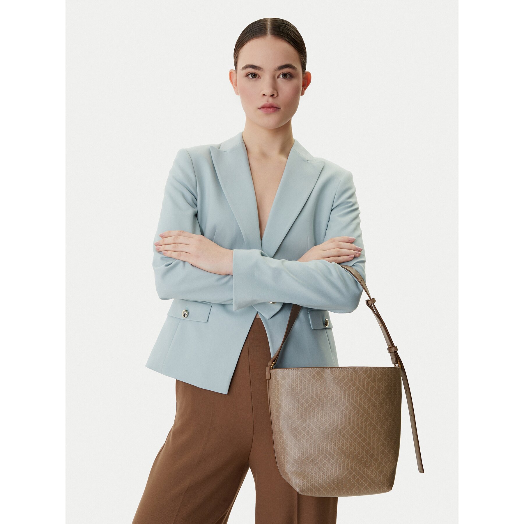 Calvin Klein Дамска чанта Emblem Aop Medium Bucket LV04F3365G