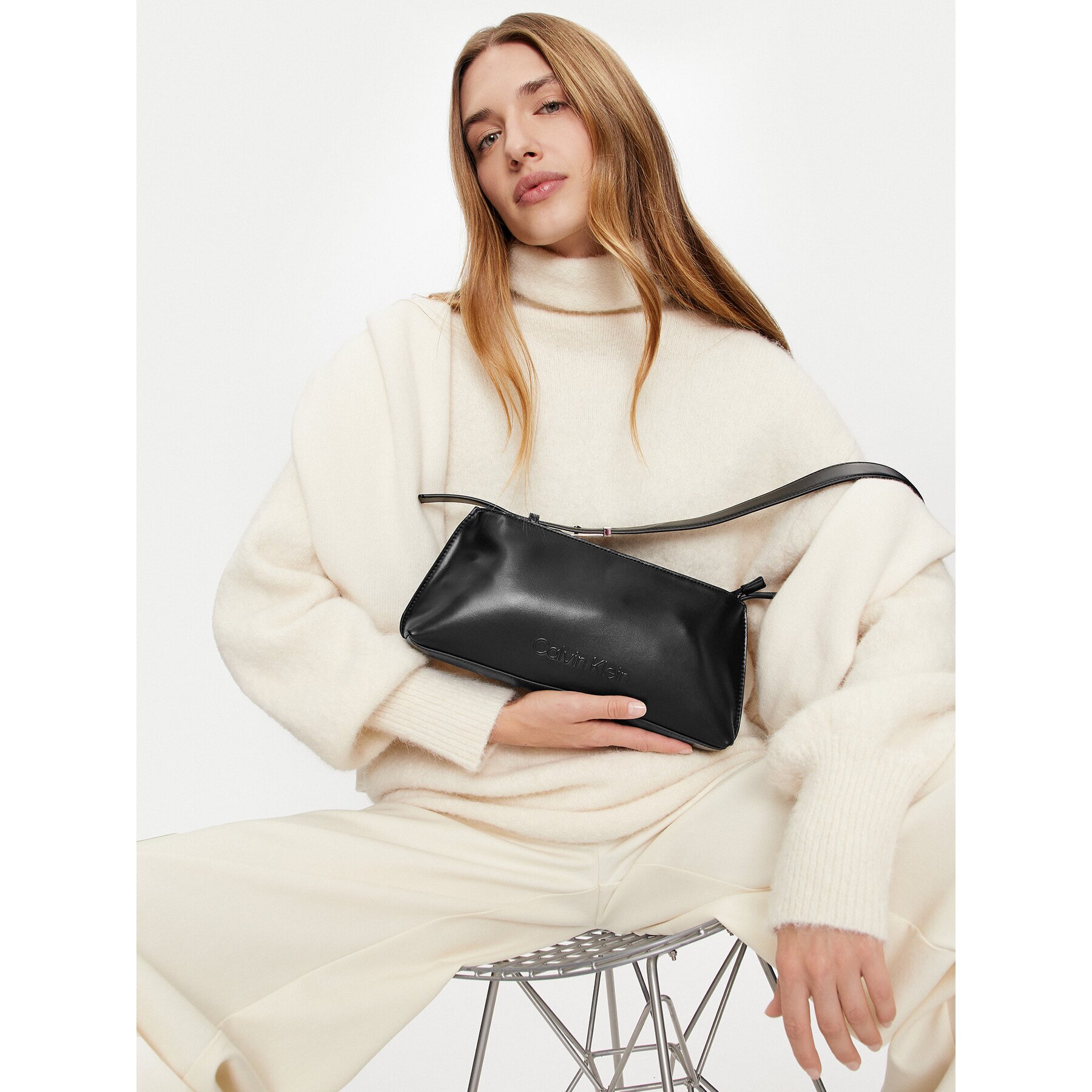Calvin Klein Дамска чанта Embossed Logo K60K612550