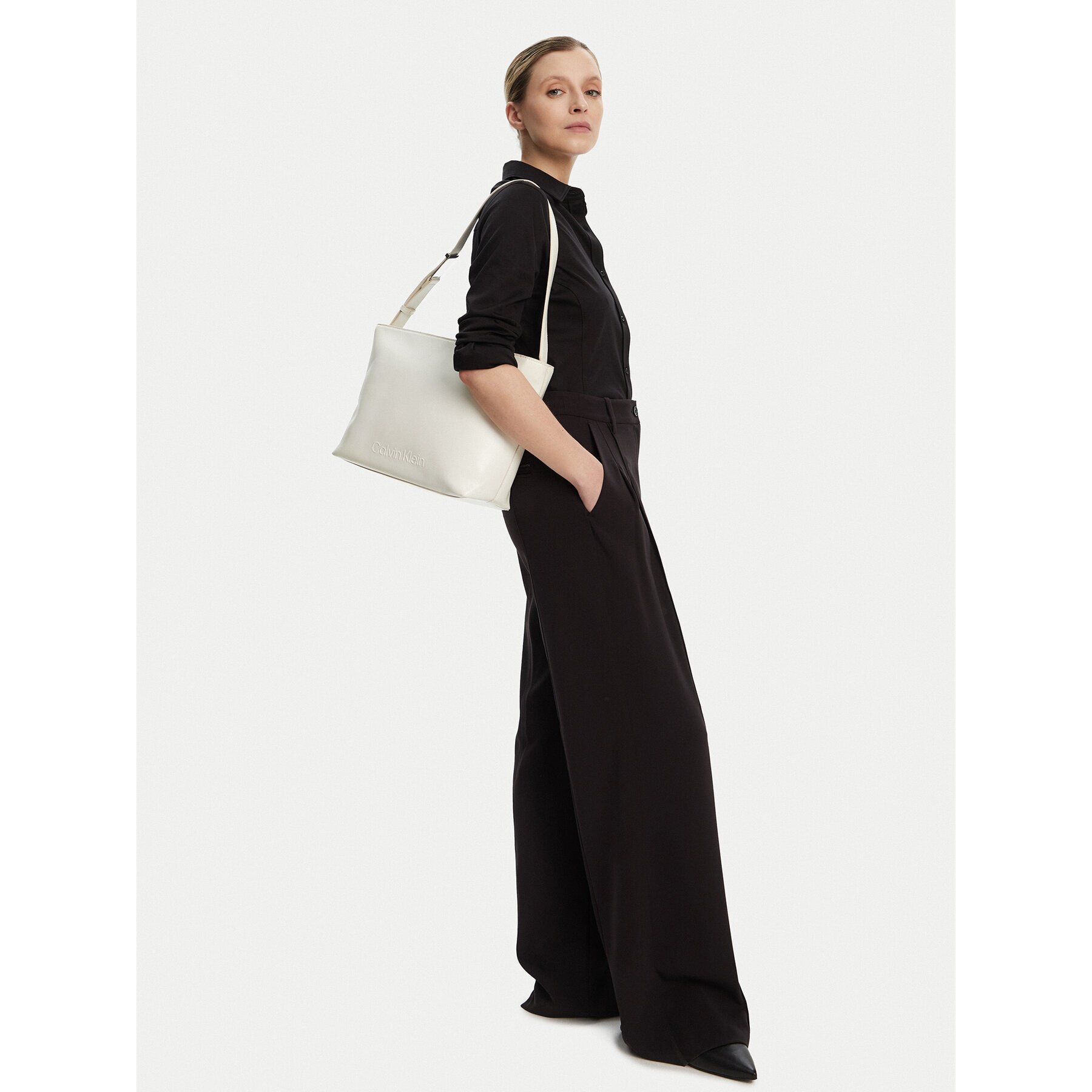 Calvin Klein Дамска чанта Embossed Logo Medium Shopper K60K613172