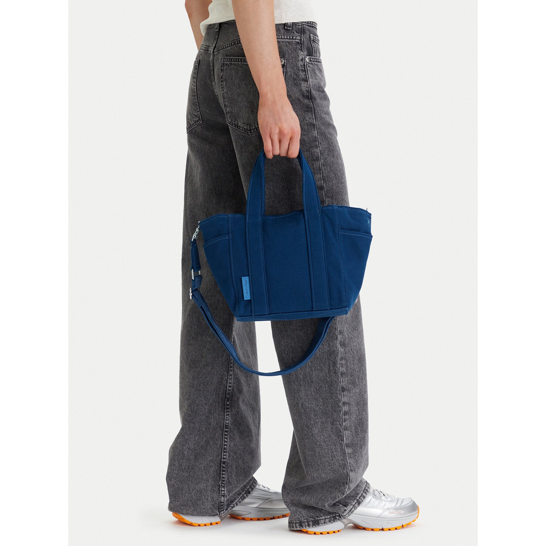 Calvin Klein Дамска чанта Webbing Strap Canvas Small Tote LV04F3384G