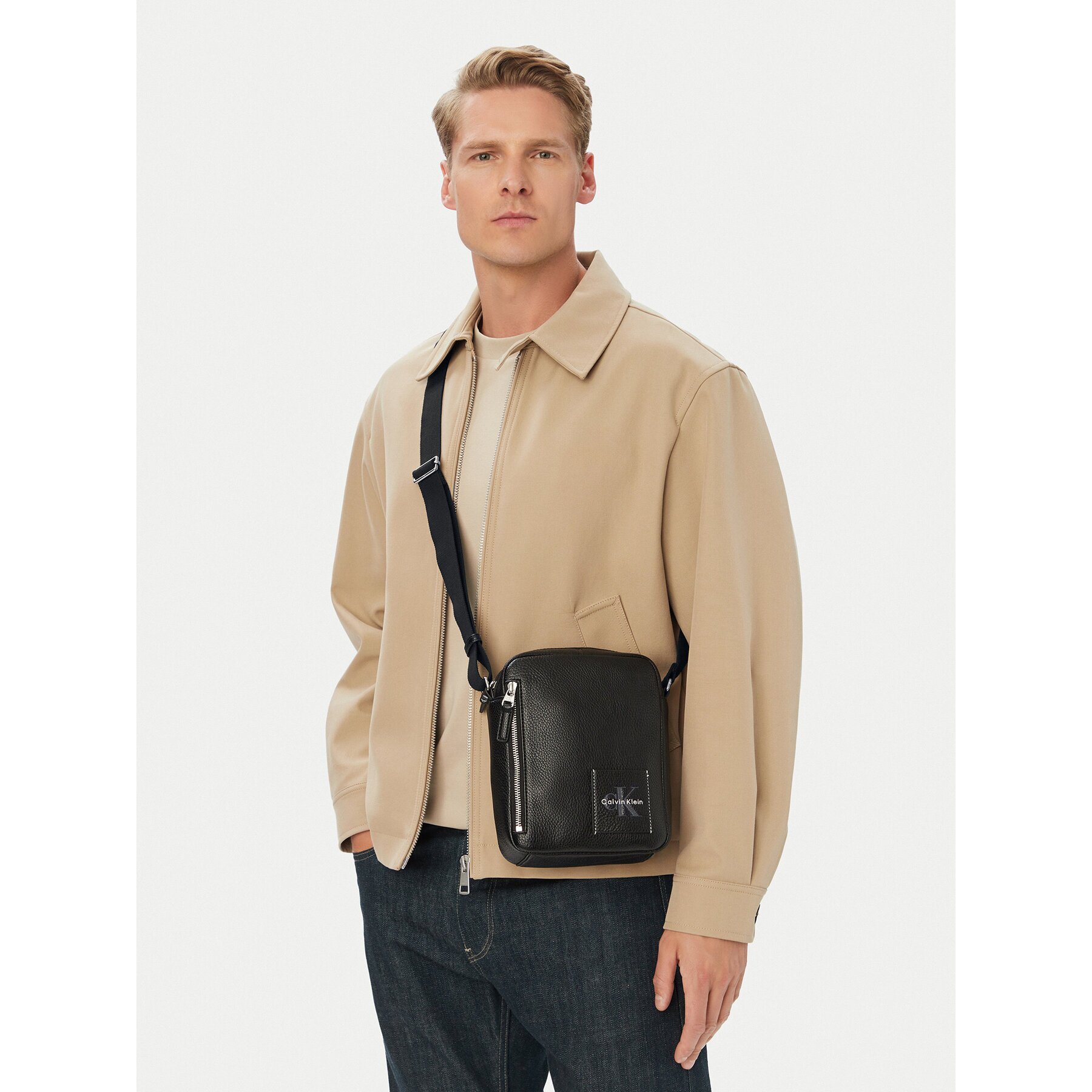 Calvin Klein Мъжка чантичка Bold Pebble Simple Reporter LV04D3623G