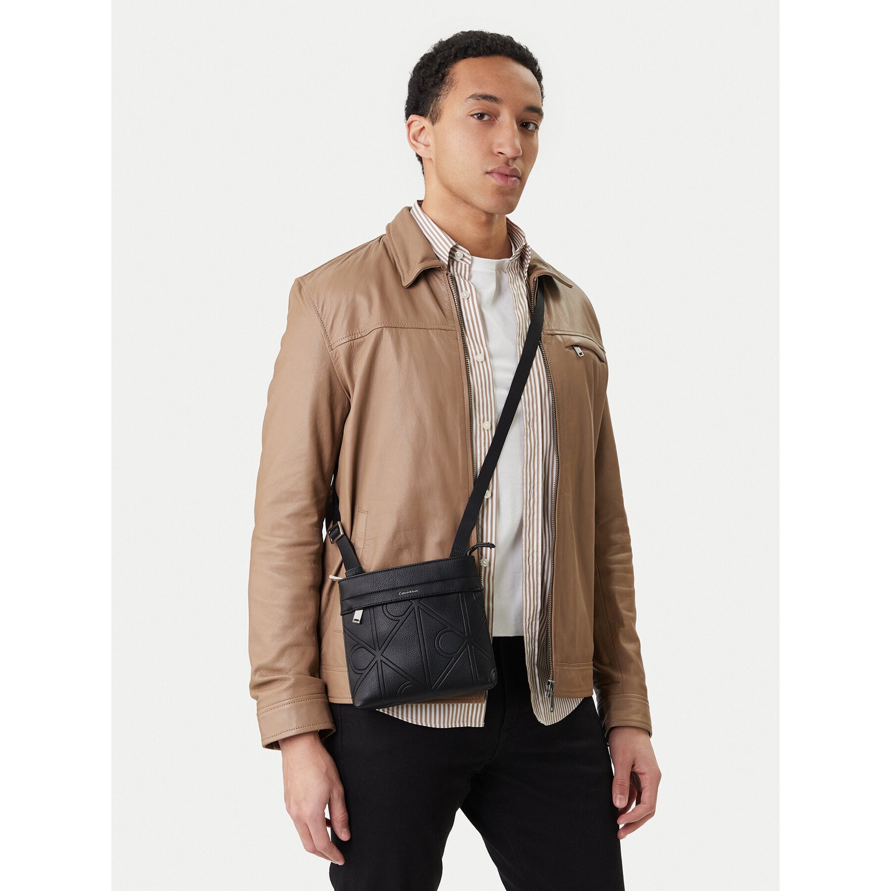 Calvin Klein Мъжка чантичка Emblem Emboss Slim Flatpack LV04D3370G