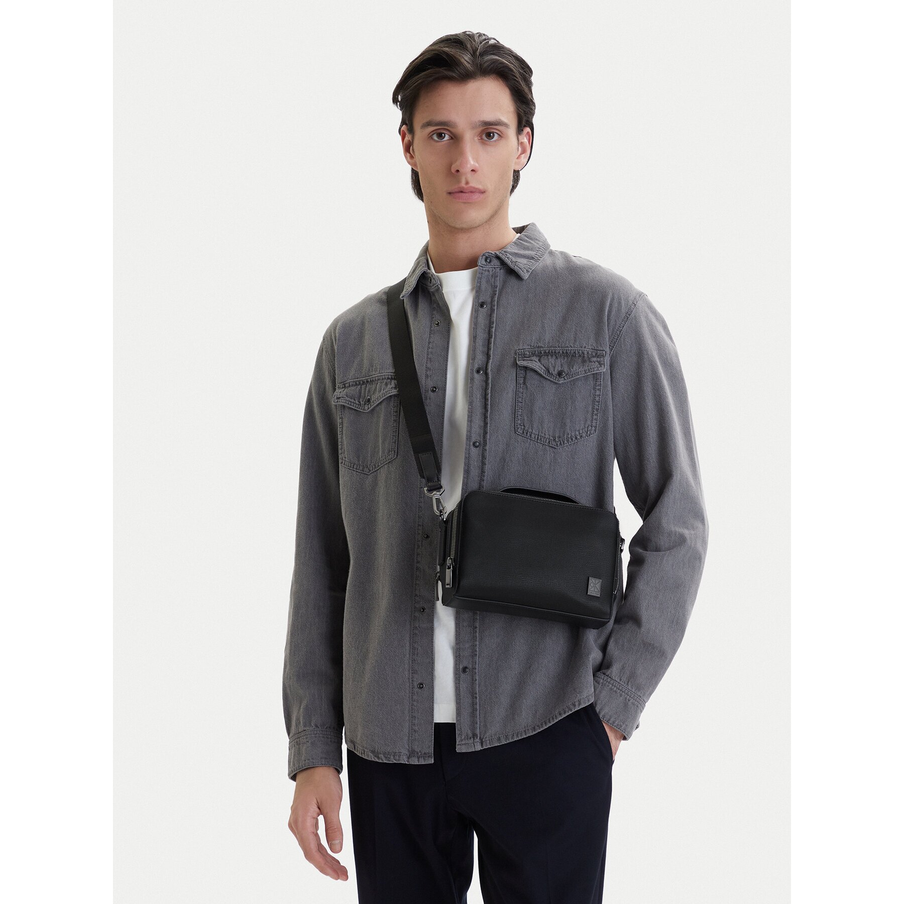 Calvin Klein Мъжка чантичка Emblem Hw Camera Bag LV04D3291G