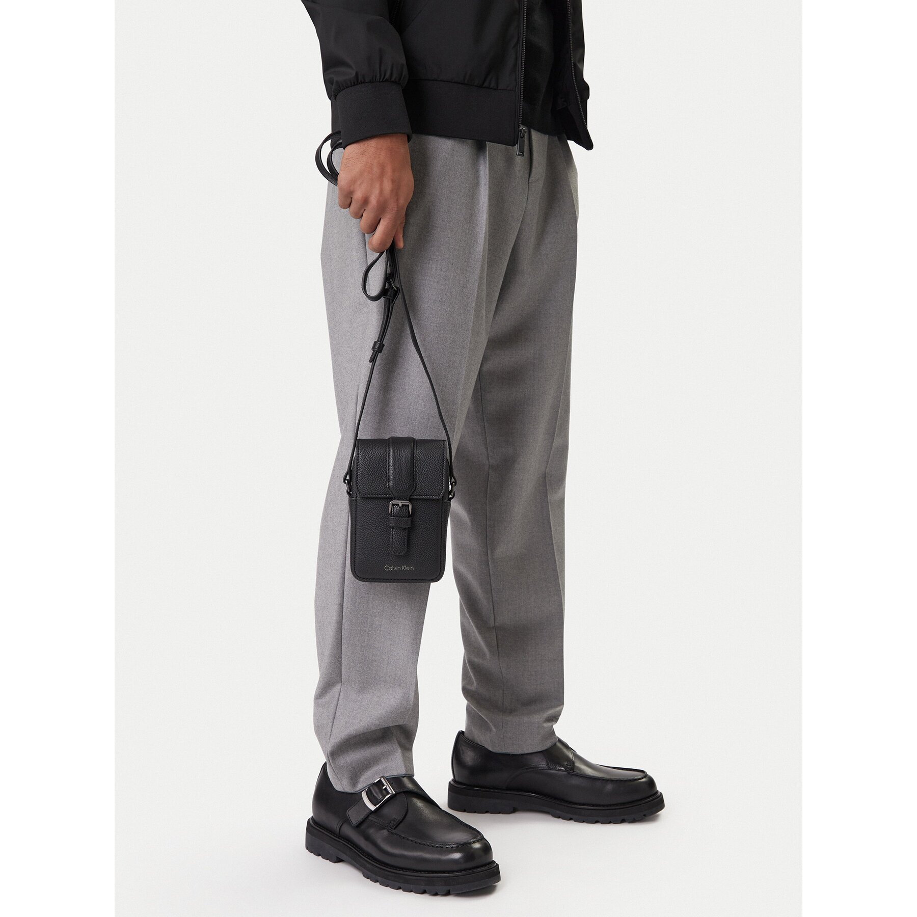 Calvin Klein Мъжка чантичка Leather Slim Flap Reporter LV04D3323G
