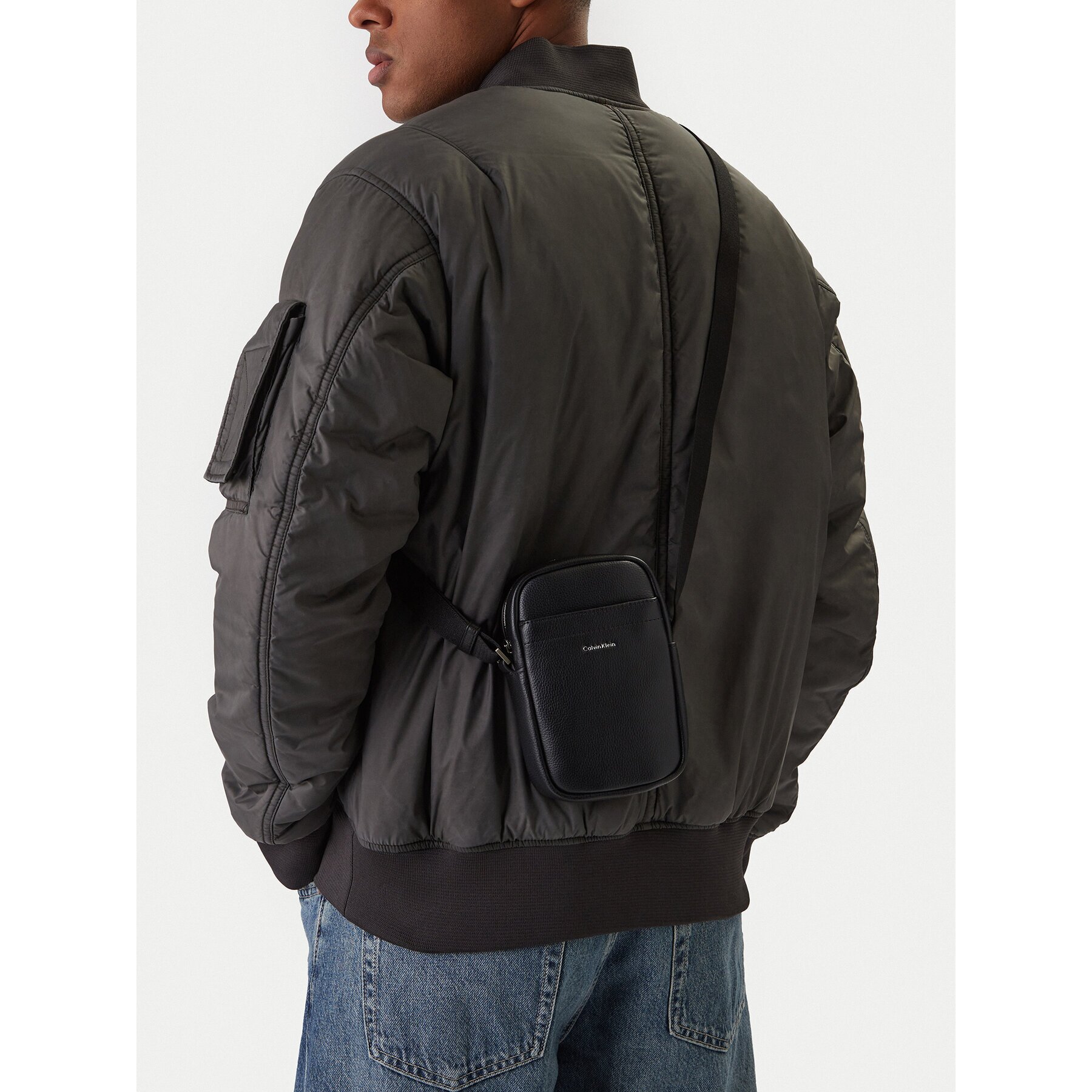 Calvin Klein Мъжка чантичка Raised Slim Reporter LV04D3278G