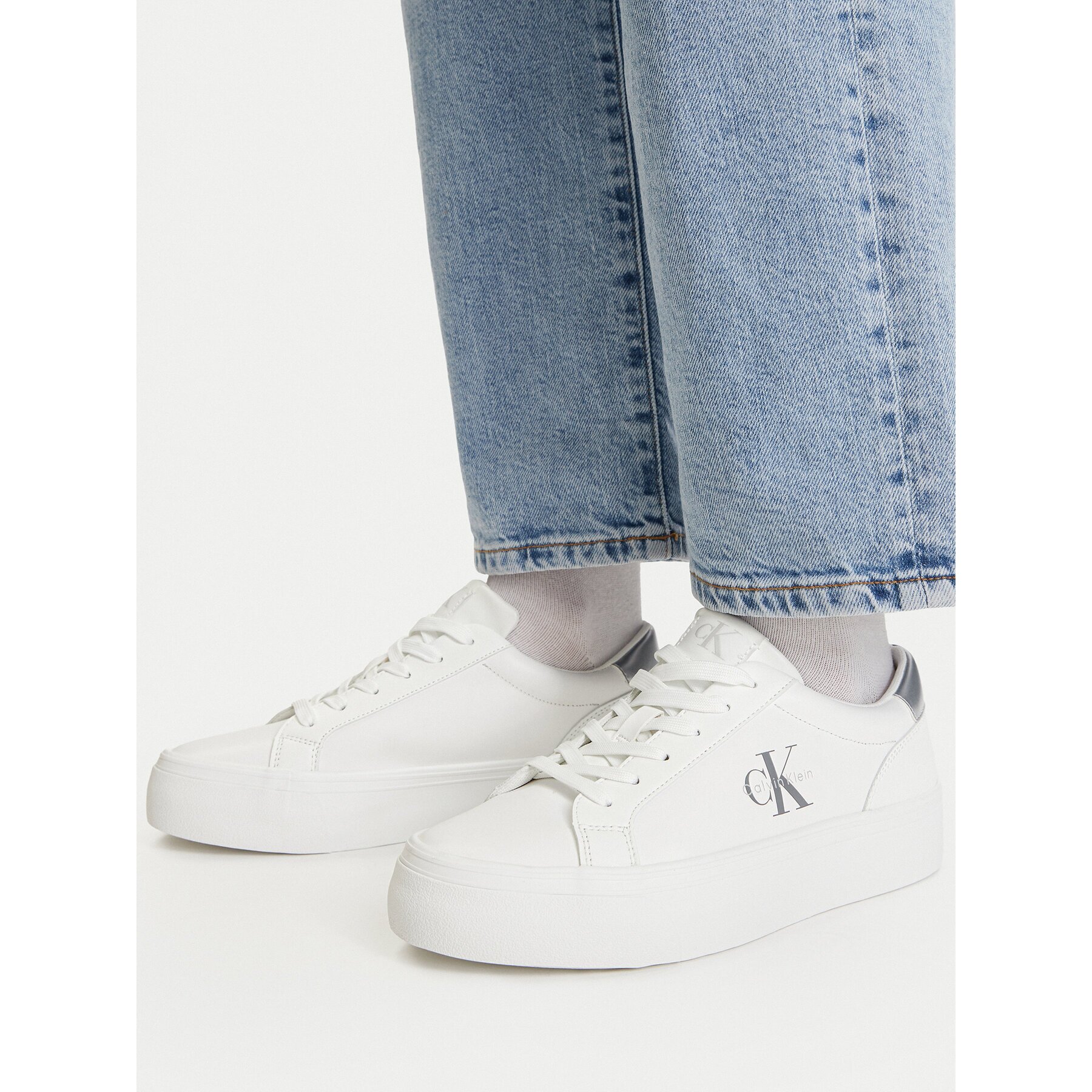 Calvin Klein Сникърси Vulc Flatf Lth Silver Logo Tag YW0YW01877