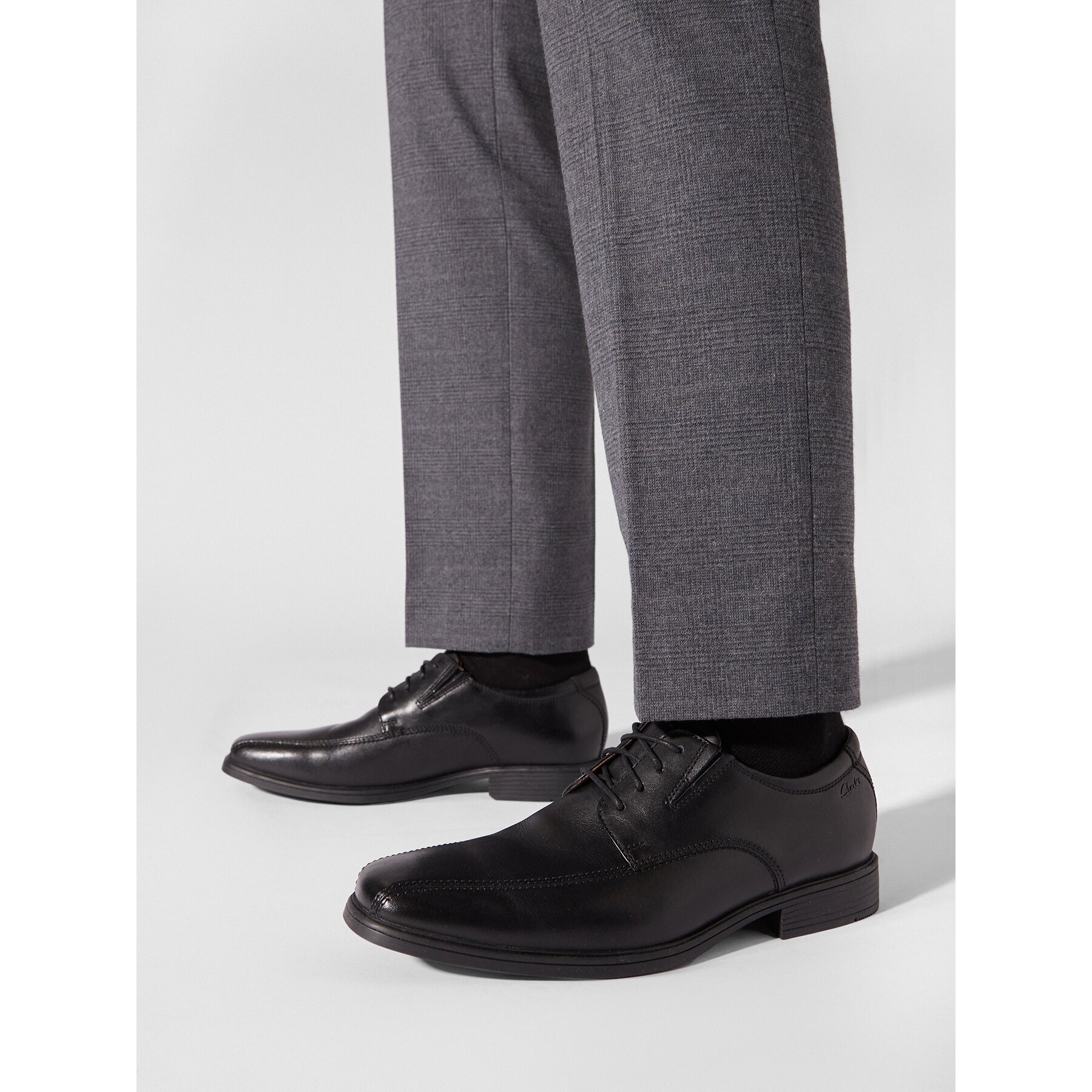 Clarks Обувки Tilden Walk 261103107