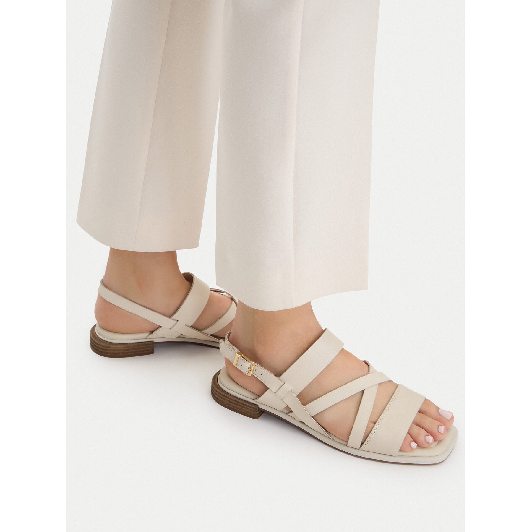 Clarks Сандали Ariany Strap 26186578