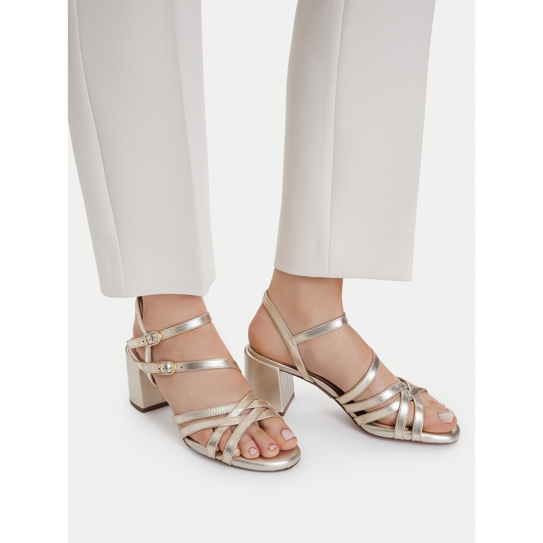 Clarks Сандали Ezoria Strap 26185896