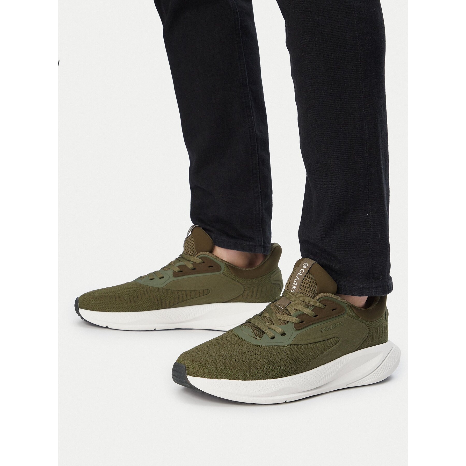 Clarks Сникърси Pace Move 26186613