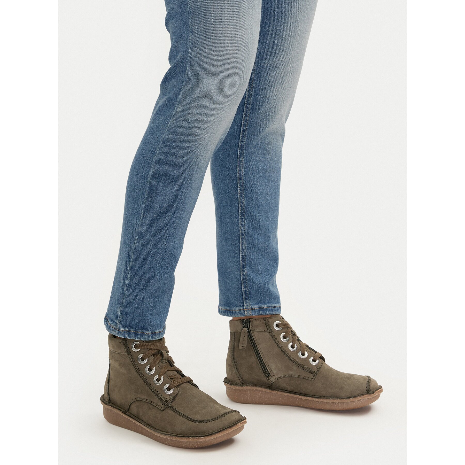 Clarks Зимни обувки Funny Cedar 261738844
