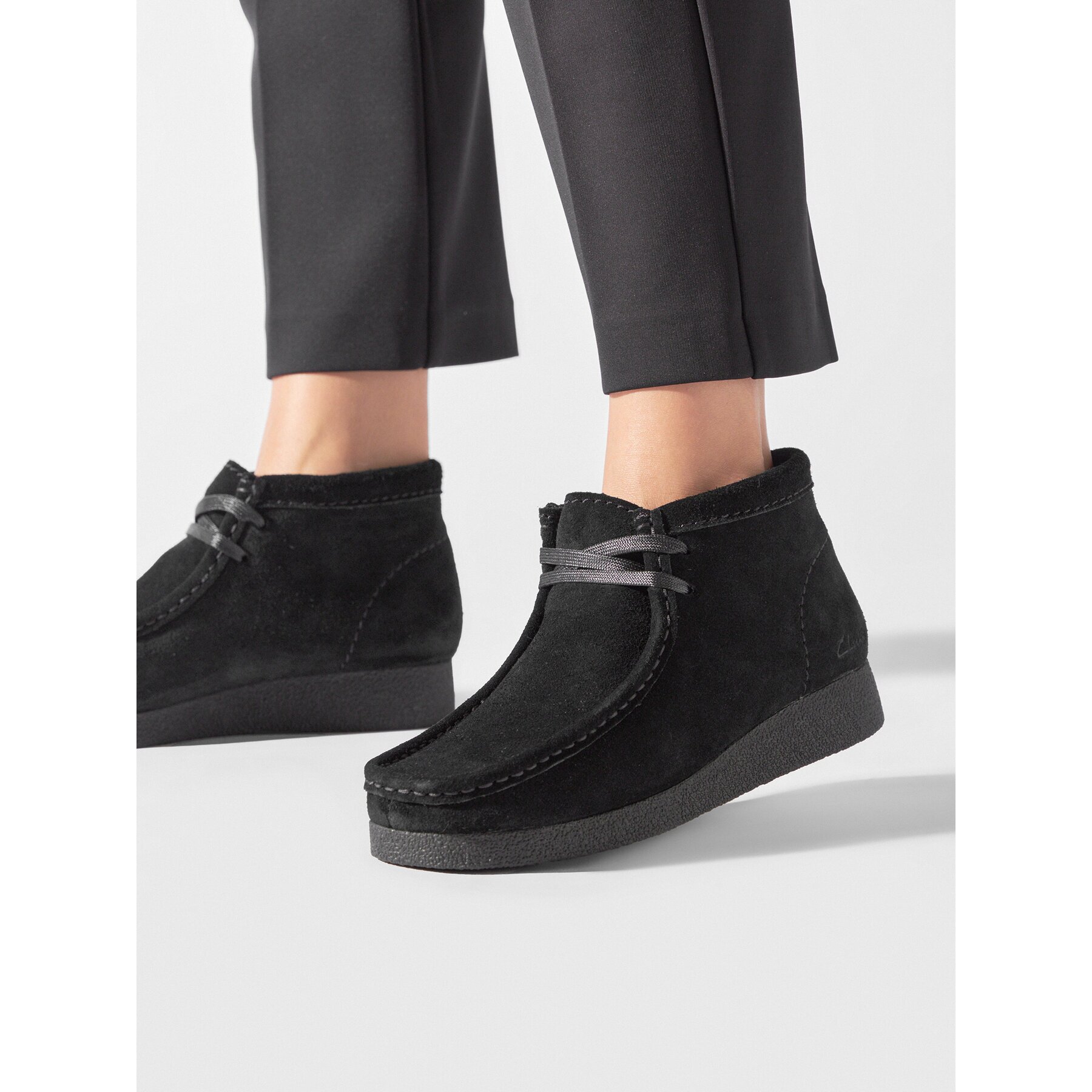 Clarks Зимни обувки WallabeeEvoBt 261747434