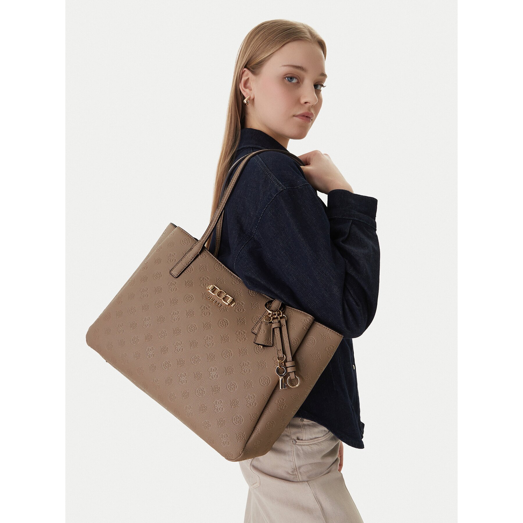 Guess Дамска чанта Anise HWPD99 16230