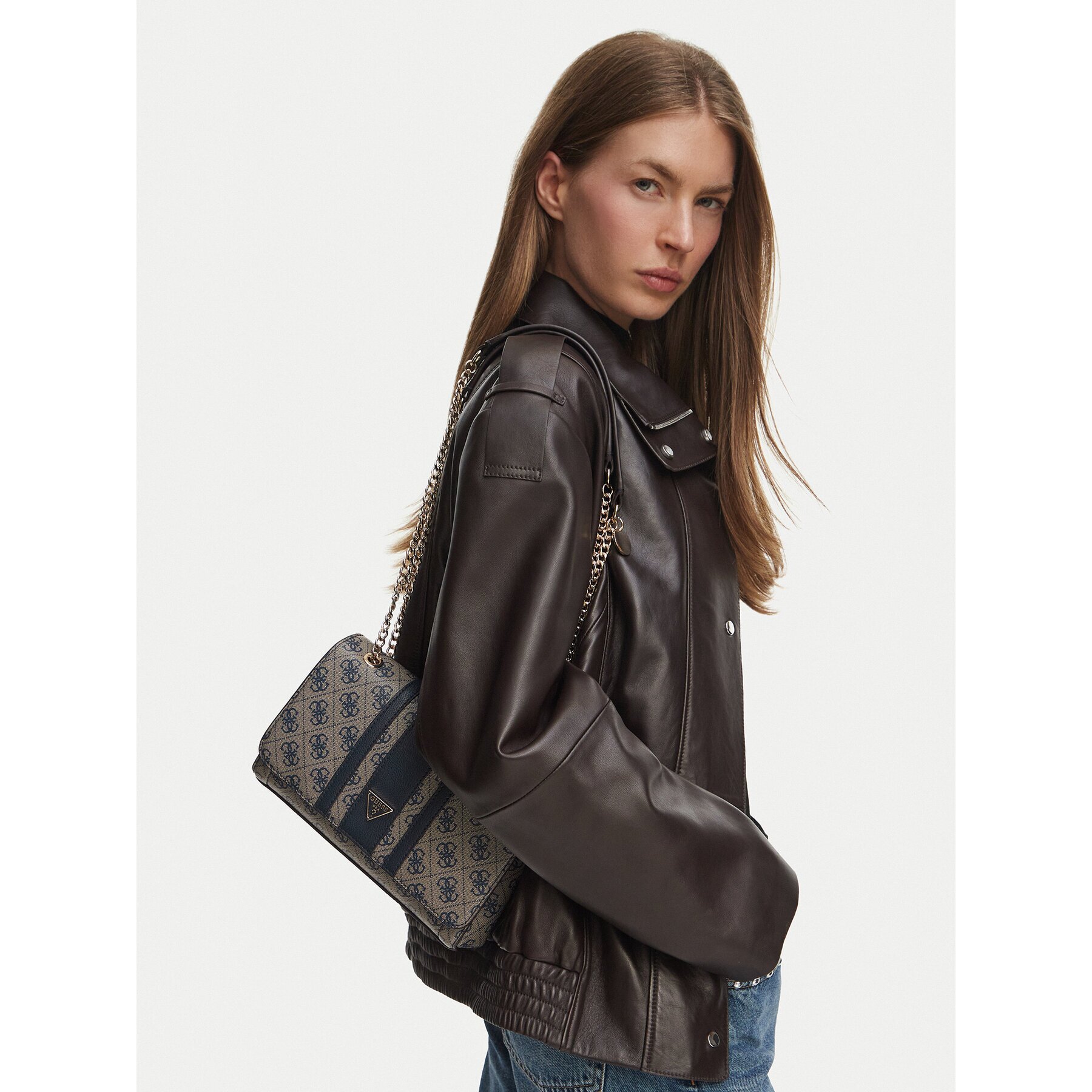Guess Дамска чанта Noelle II HWBS96 72210