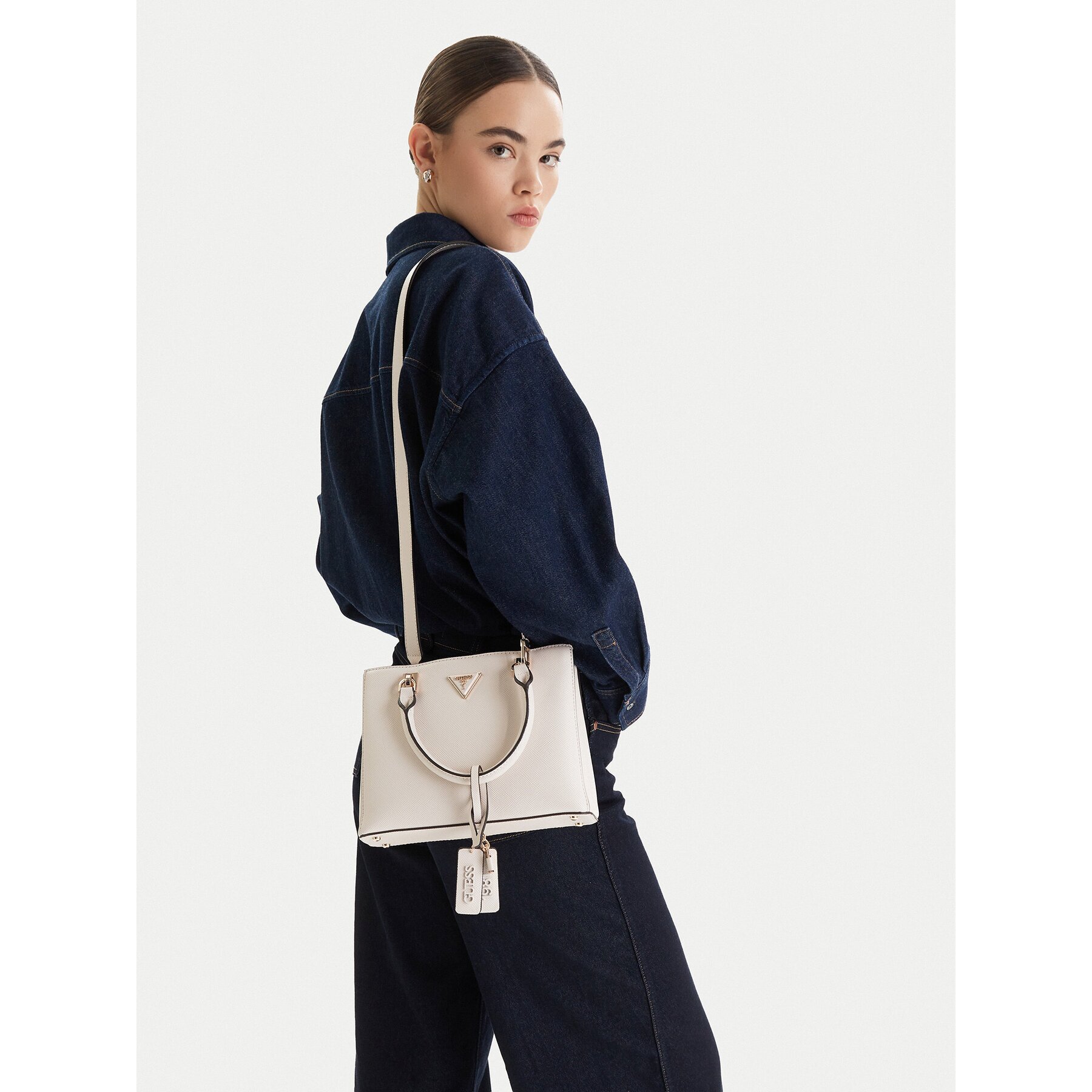 Guess Дамска чанта Noelle II HWZG96 72050