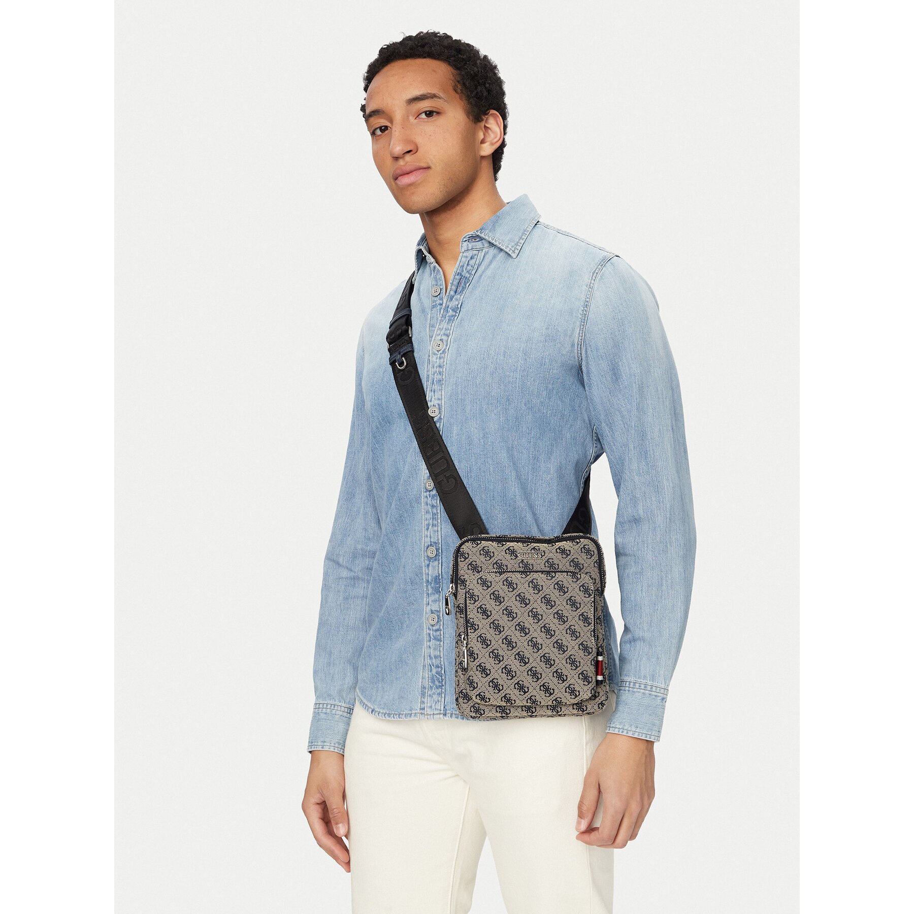 Guess Мъжка чантичка HMBOII P6223
