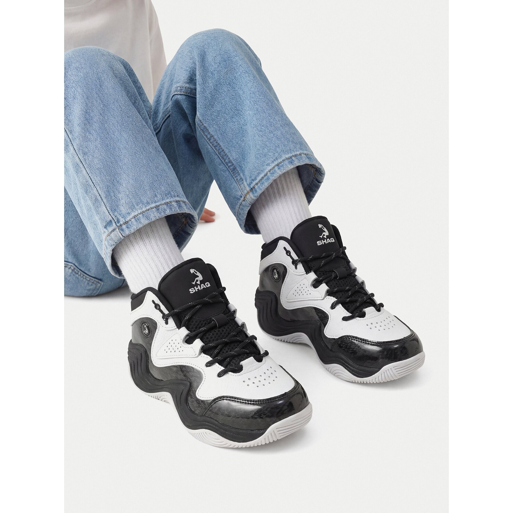 SHAQ Обувки за баскетбол EO-JUGERNAUT AQ95041B-BW