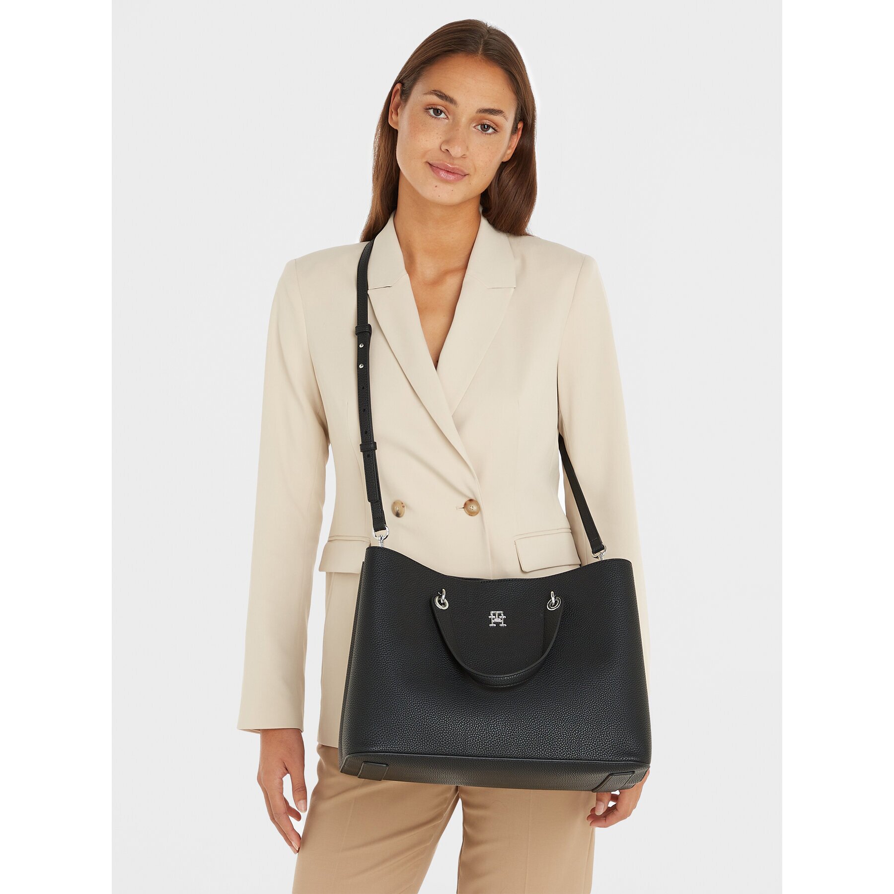 Tommy Hilfiger Дамска чанта Th Emblem Satchel AW0AW15177