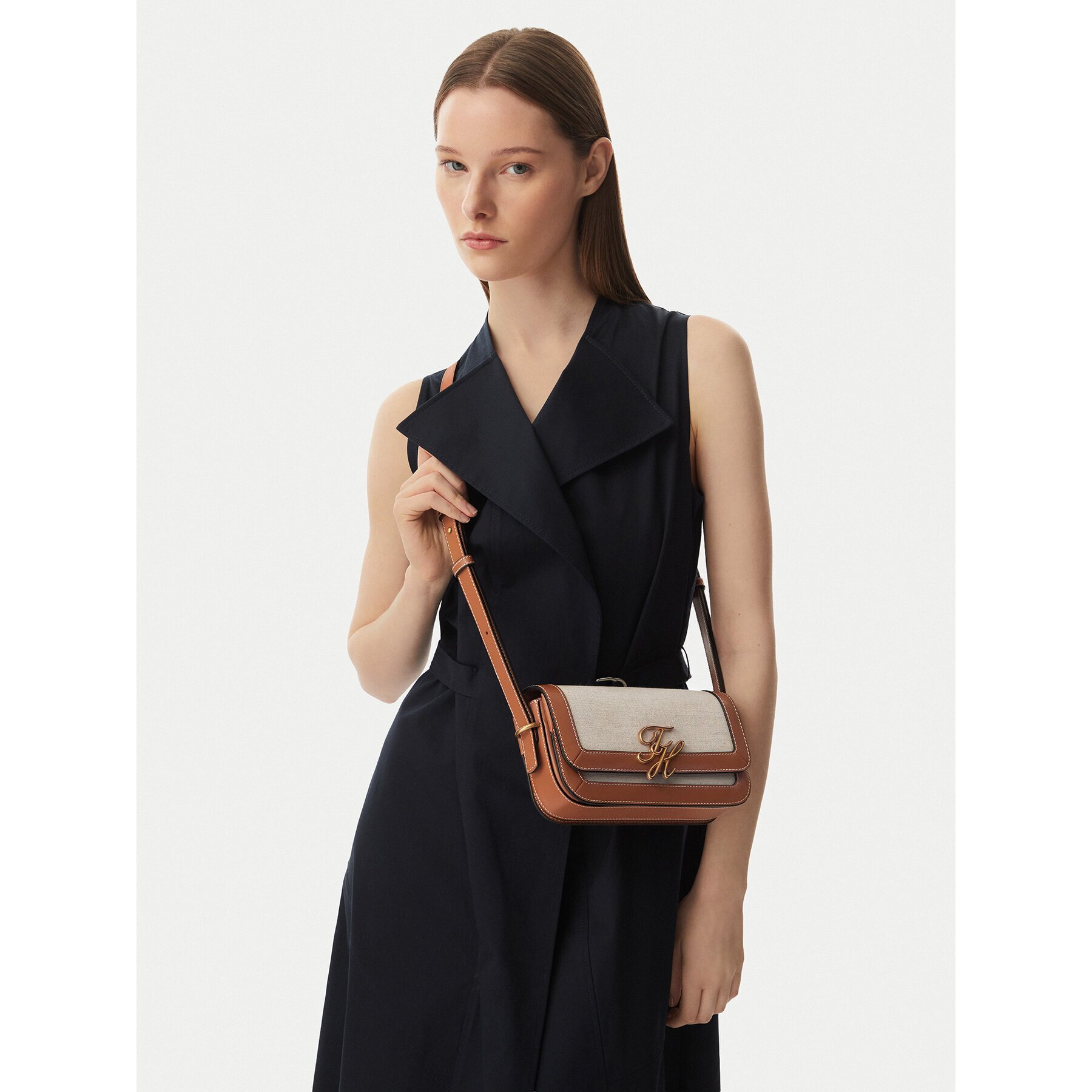 Tommy Hilfiger Дамска чанта Th Script Flap Crossover Canvas AW0AW18737