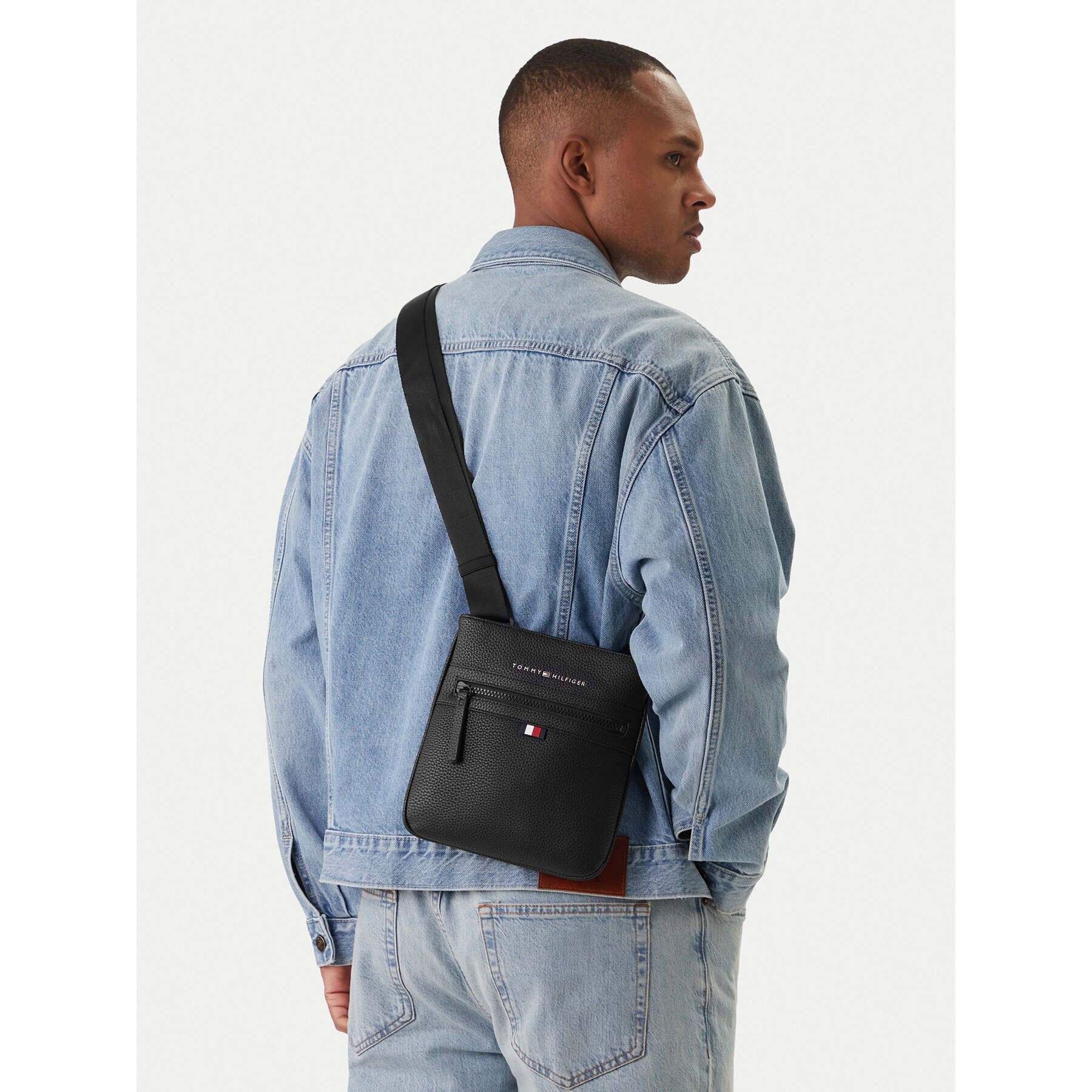 Tommy Hilfiger Мъжка чантичка Essential Pu Mini Crossover AM0AM09505