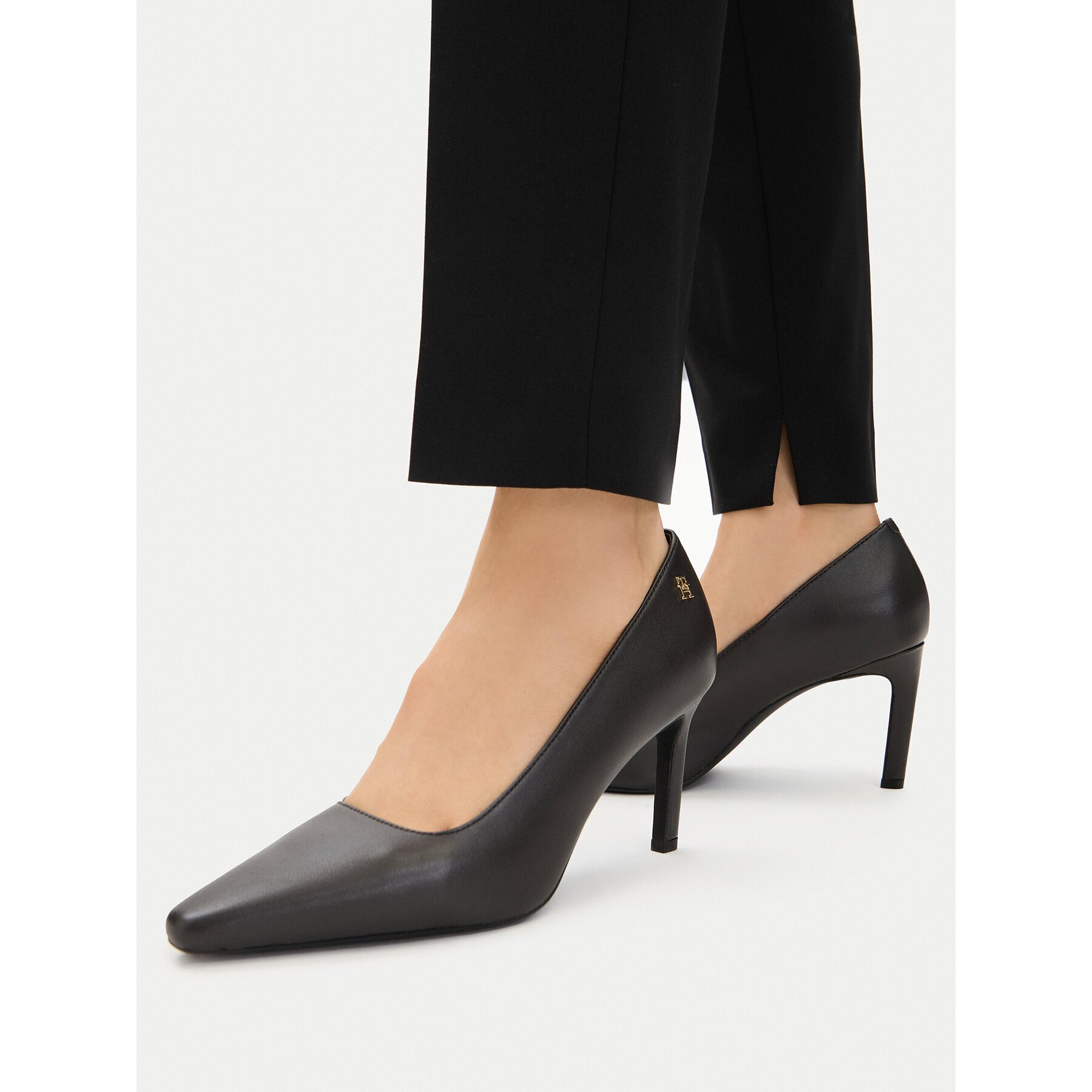 Tommy Hilfiger Обувки на ток Th Logo Lth Pump Slanted Hl FW0FW09008