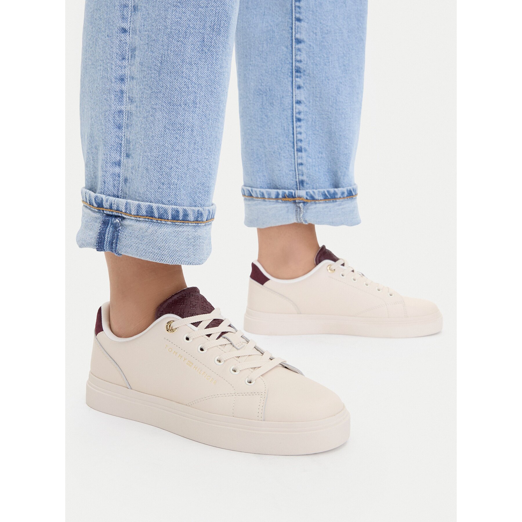 Tommy Hilfiger Сникърси Th Feminine Cupsole Monogram FW0FW09606