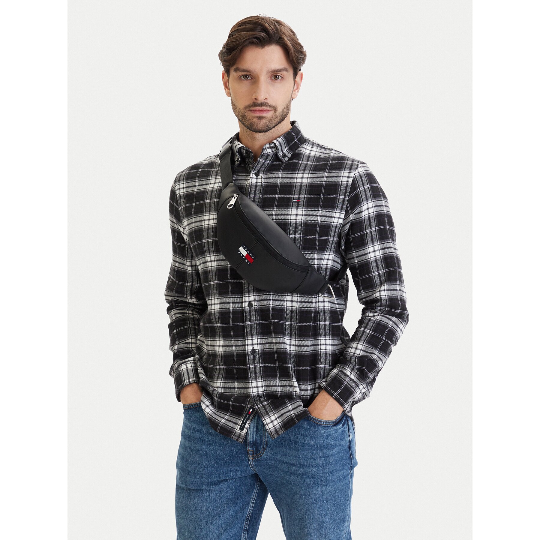 Tommy Jeans Чанта за кръст﻿ Tjm Ess Daily Pu Bumbag AM0AM14291
